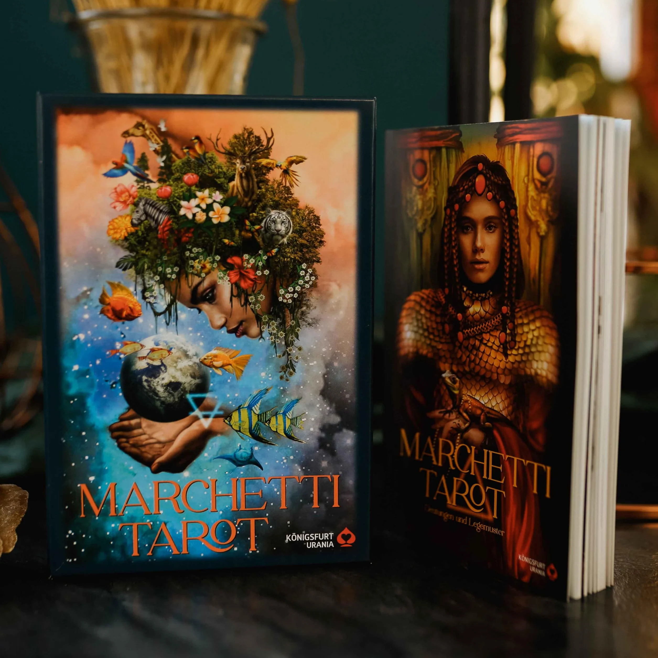 Marchetti Tarot 78 Karten 144-seitiges Buch Stülpdeckelschachtel mit Spotlack