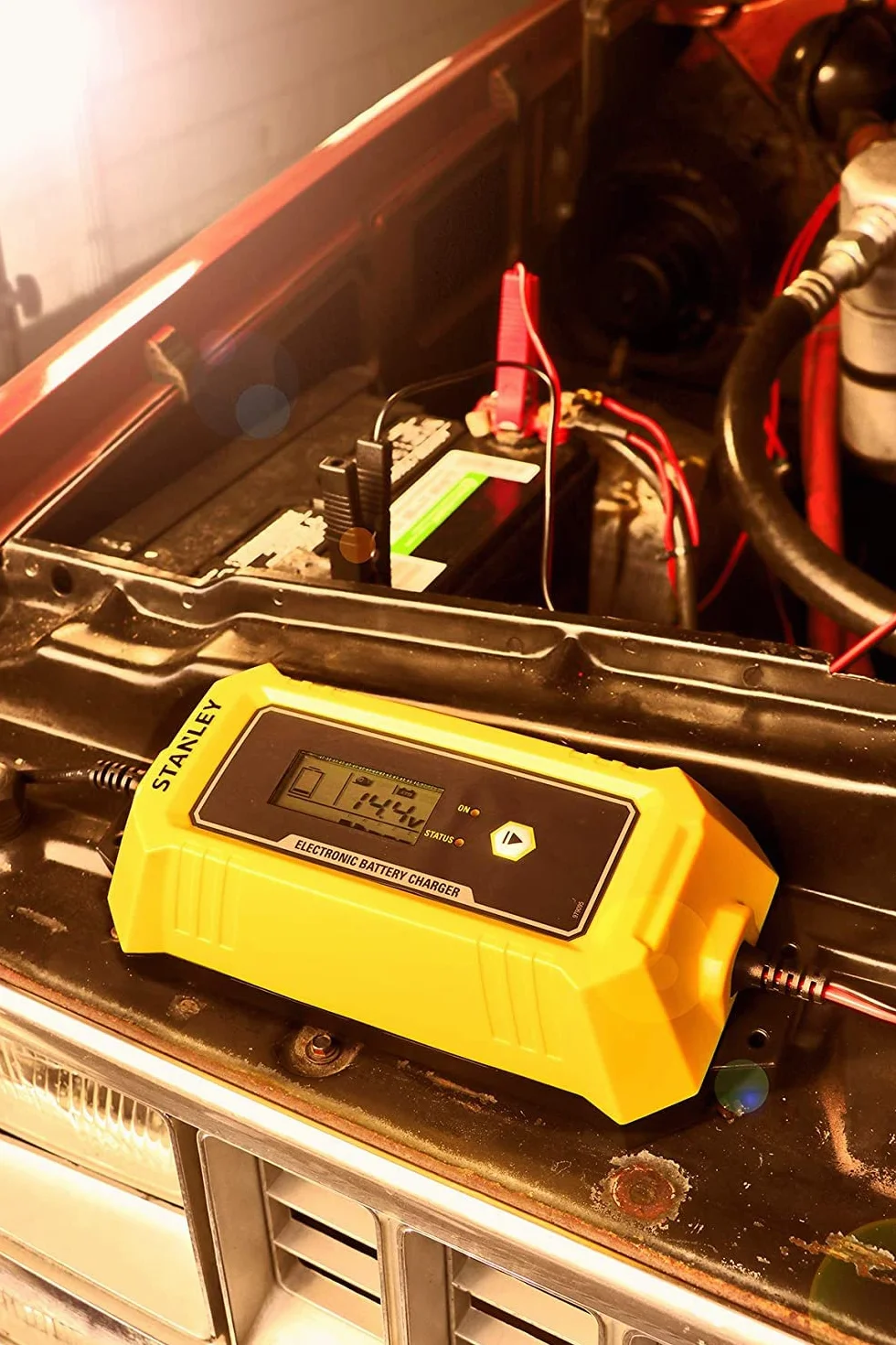 STANLEY Inteligentna ładowarka akumulatorów 12 V 8 A