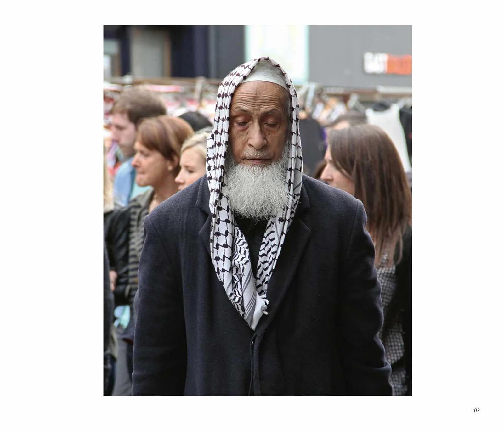 David & Sonya Newell-Smith Brick Lane in London /anglais: All the World's a Stage: Street Photography by David and Sonya Newell-Smith
