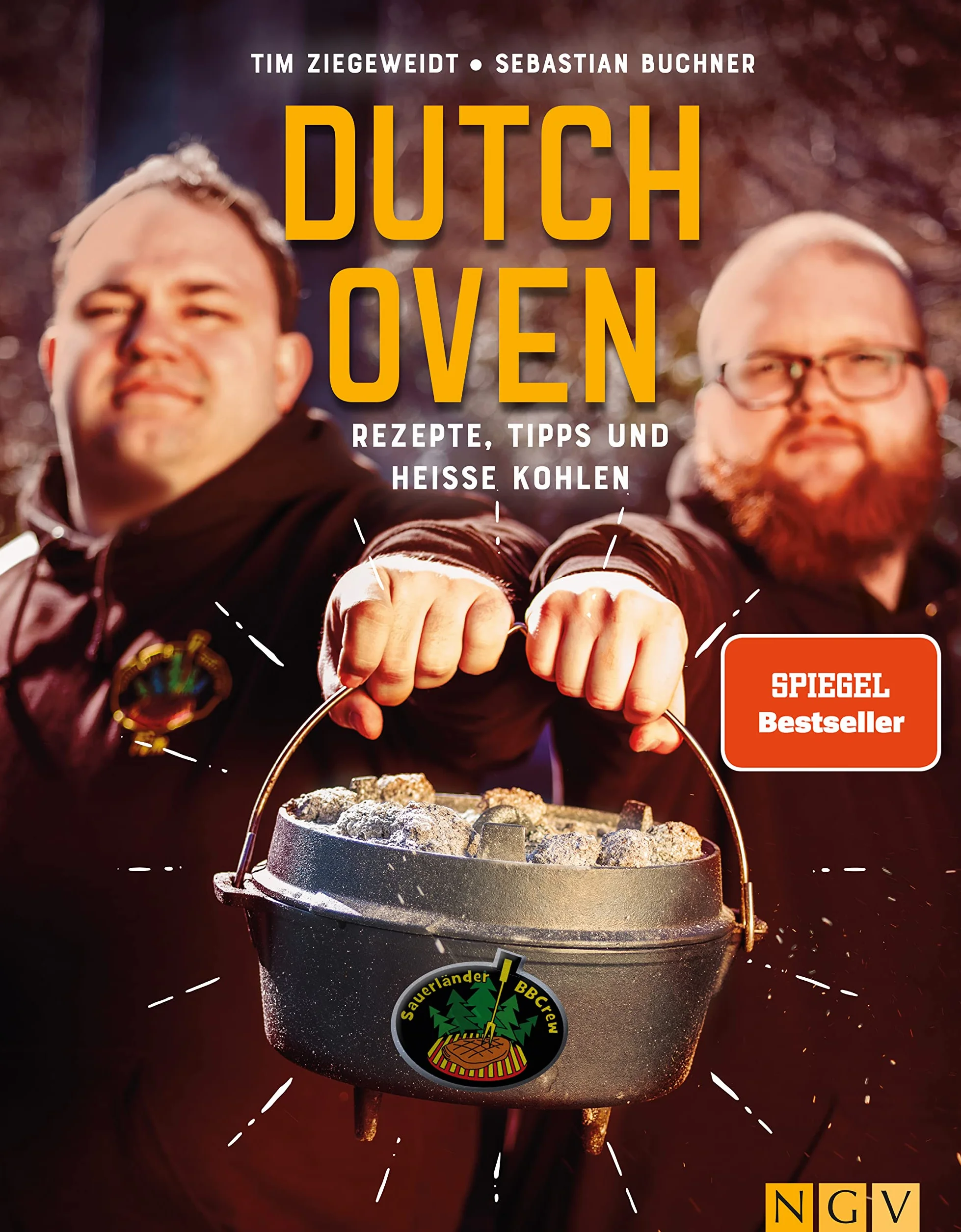 Sauerländer BBCrew Dutch Oven Kochbuch: Rezeptbuch mit Rezepteb, Tipps und heißen Kohlen I BBQ Grillen Outdoor Camping Feuertopf