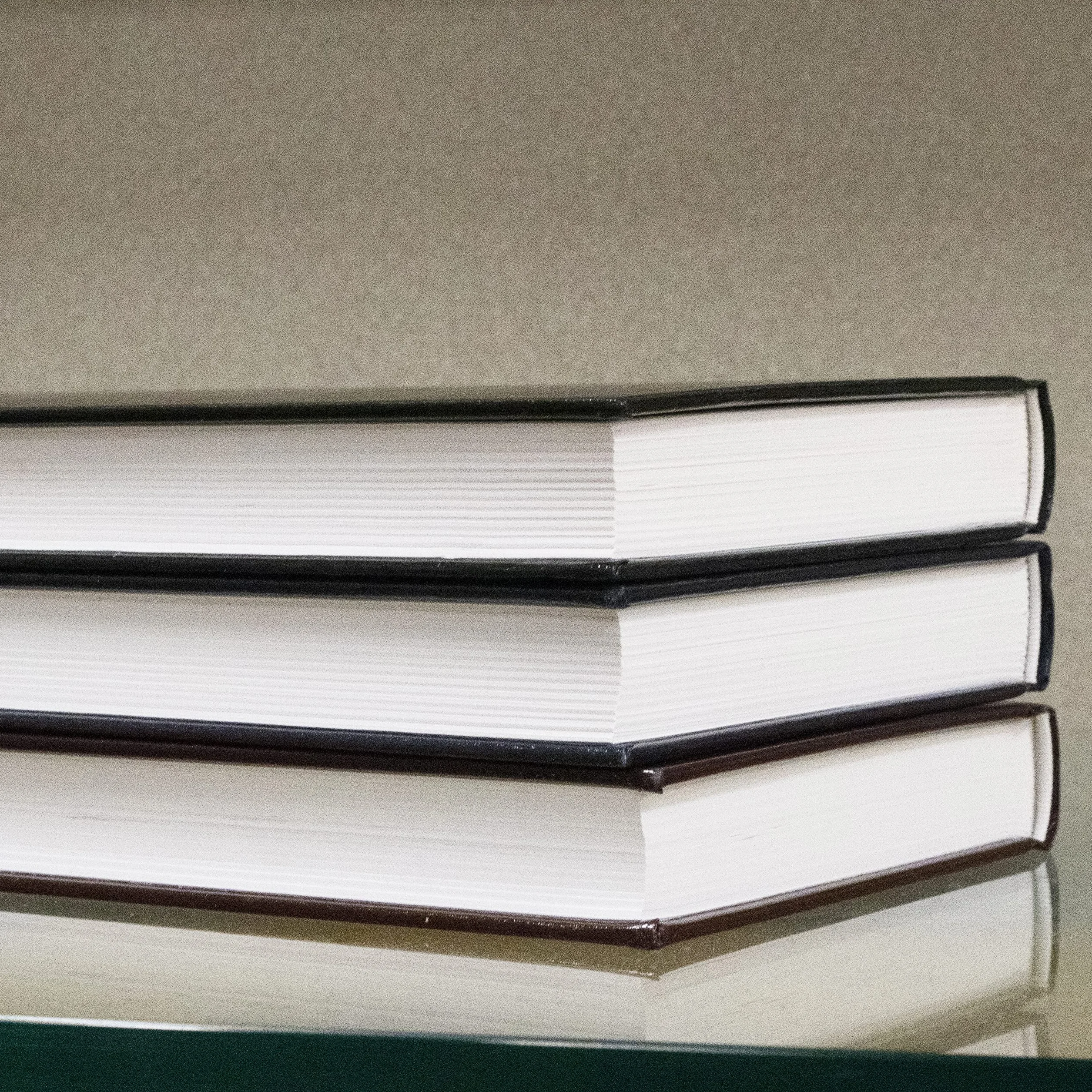 NKJV, Pew Bible, Hardcover, Burgundy, Red Letter Edition: Holy Bible, New King James Version