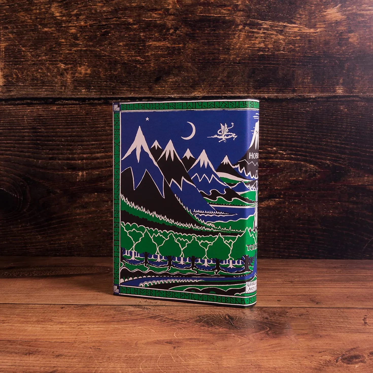 The Hobbit Facsimile Gift Edition [Lenticular cover]: The Classic Bestselling Fantasy Novel