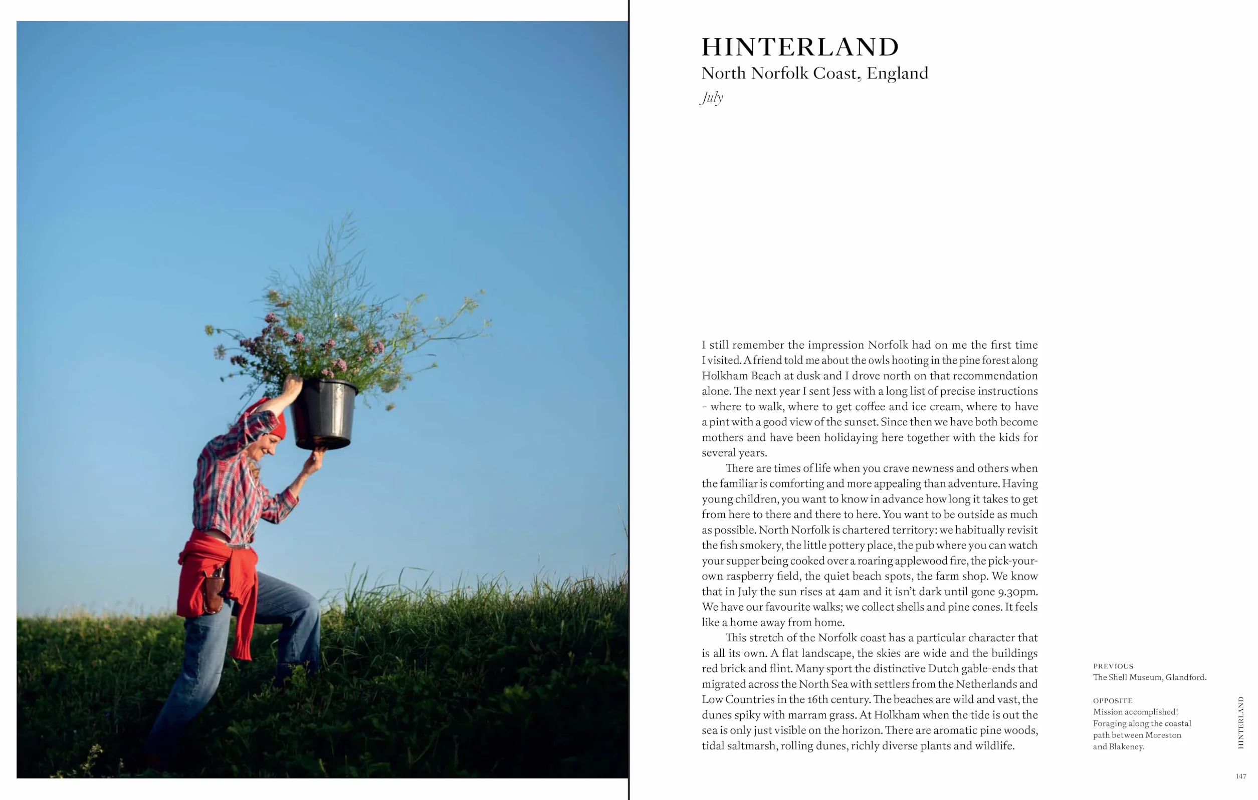 Naturalistic Flowers: A Year of Plants, Places and People /anglais