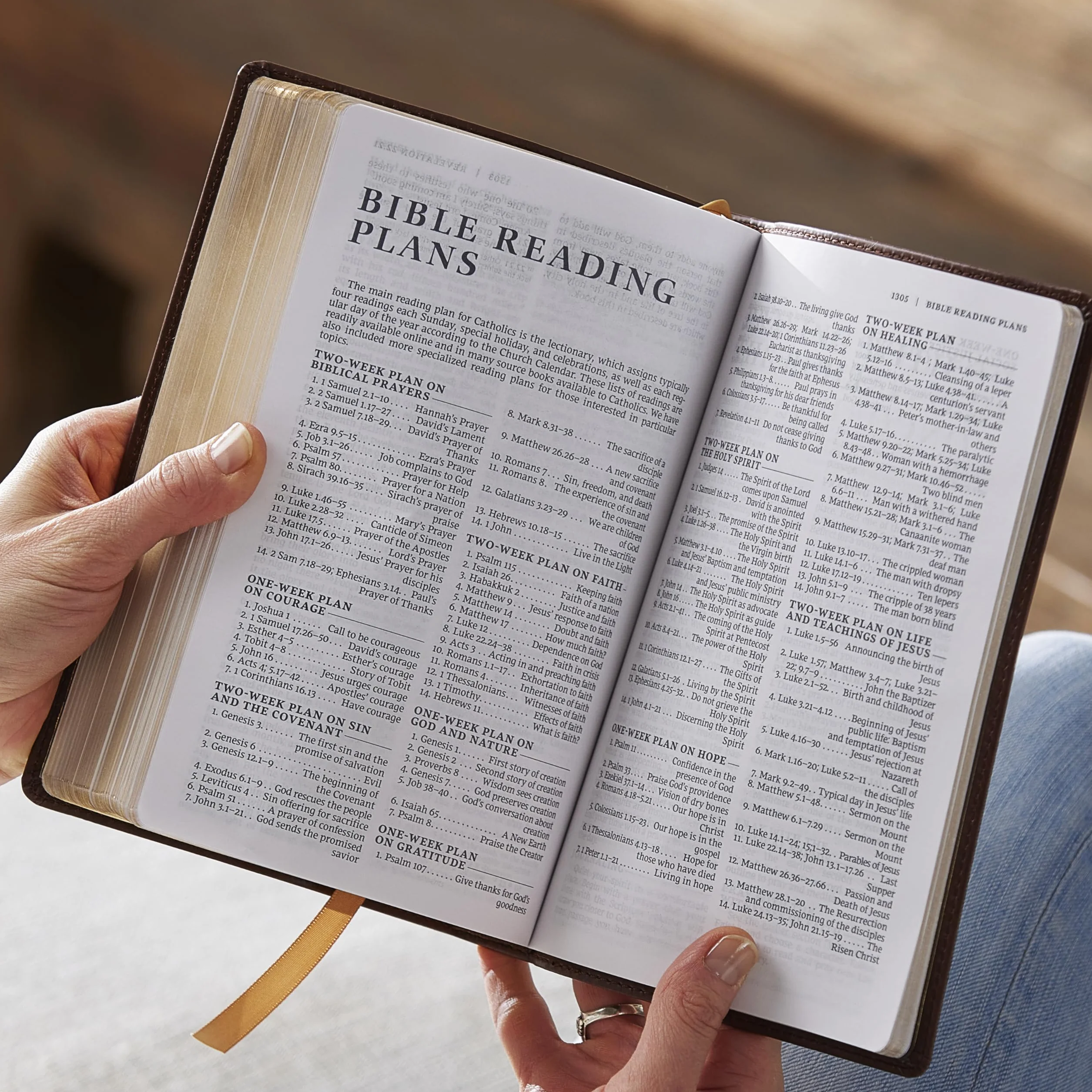 Catholic Bible, White Leathersoft, Comfort Print, New Revised Standard Version, Sacraments of Initiation Edition