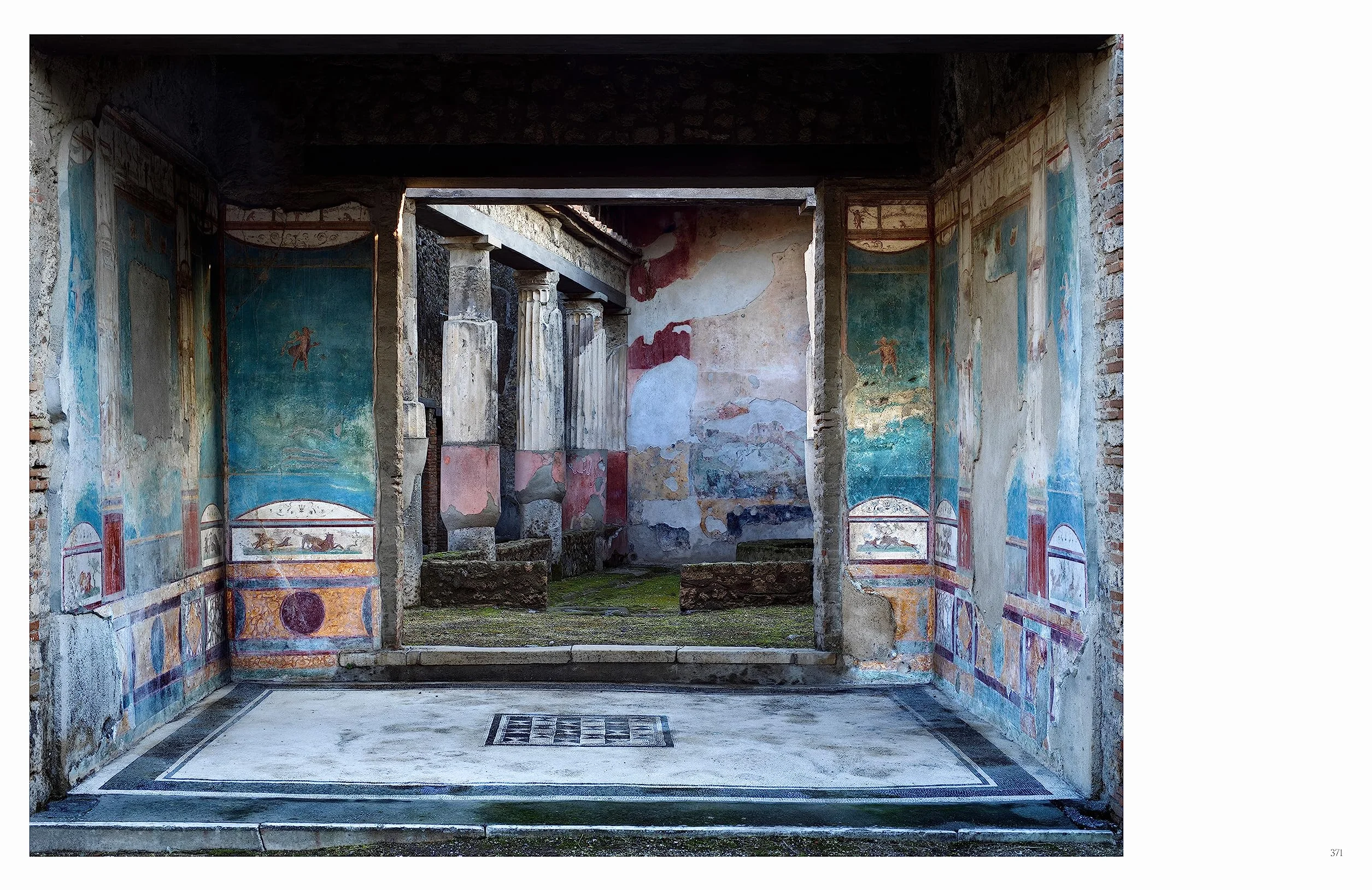 Luigi Spina Inside Pompeii /anglais