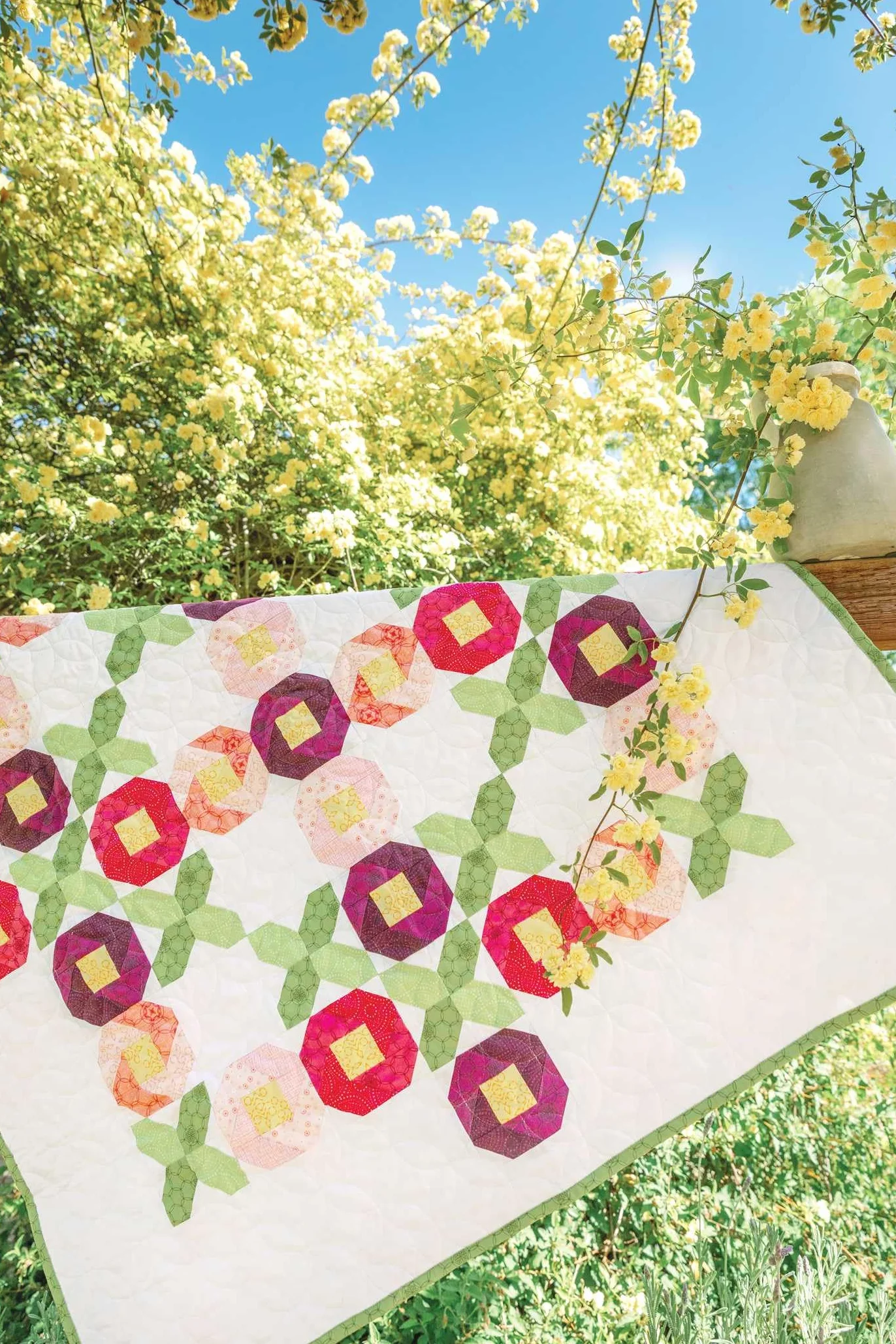 Flower Farm Sampler: 18 Floral Blocks & 7 Fanciful Quilts