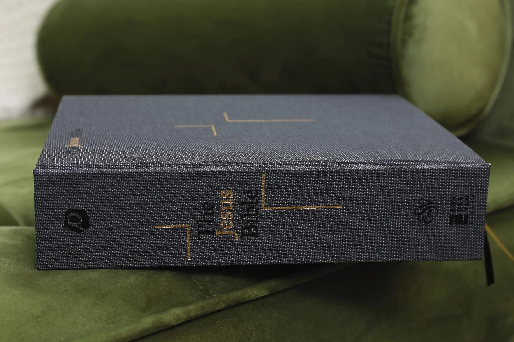 The Jesus Bible, ESV Edition, Cloth over Board, Grey