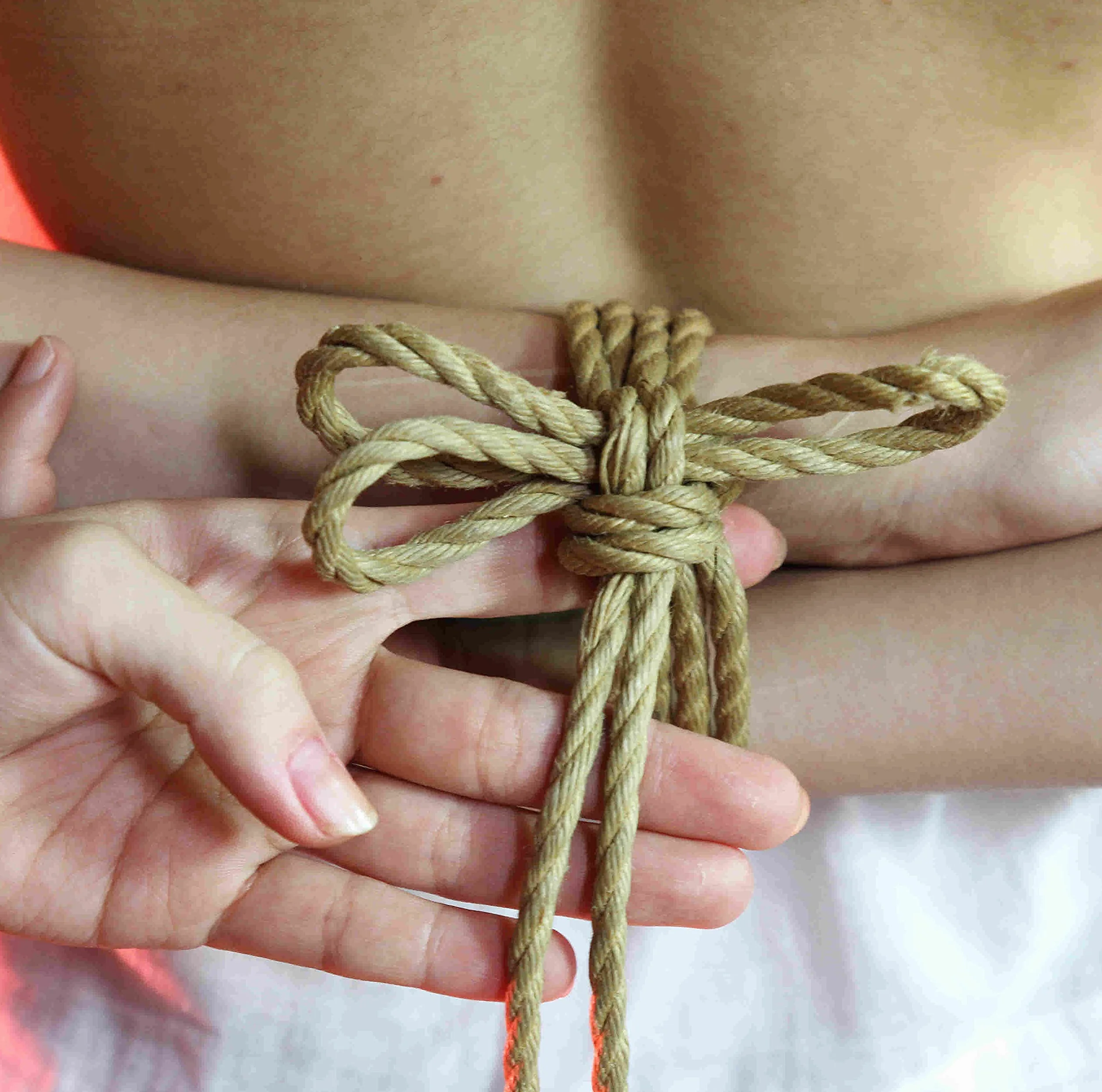 Miumi-U Teaches Japanese Shibari