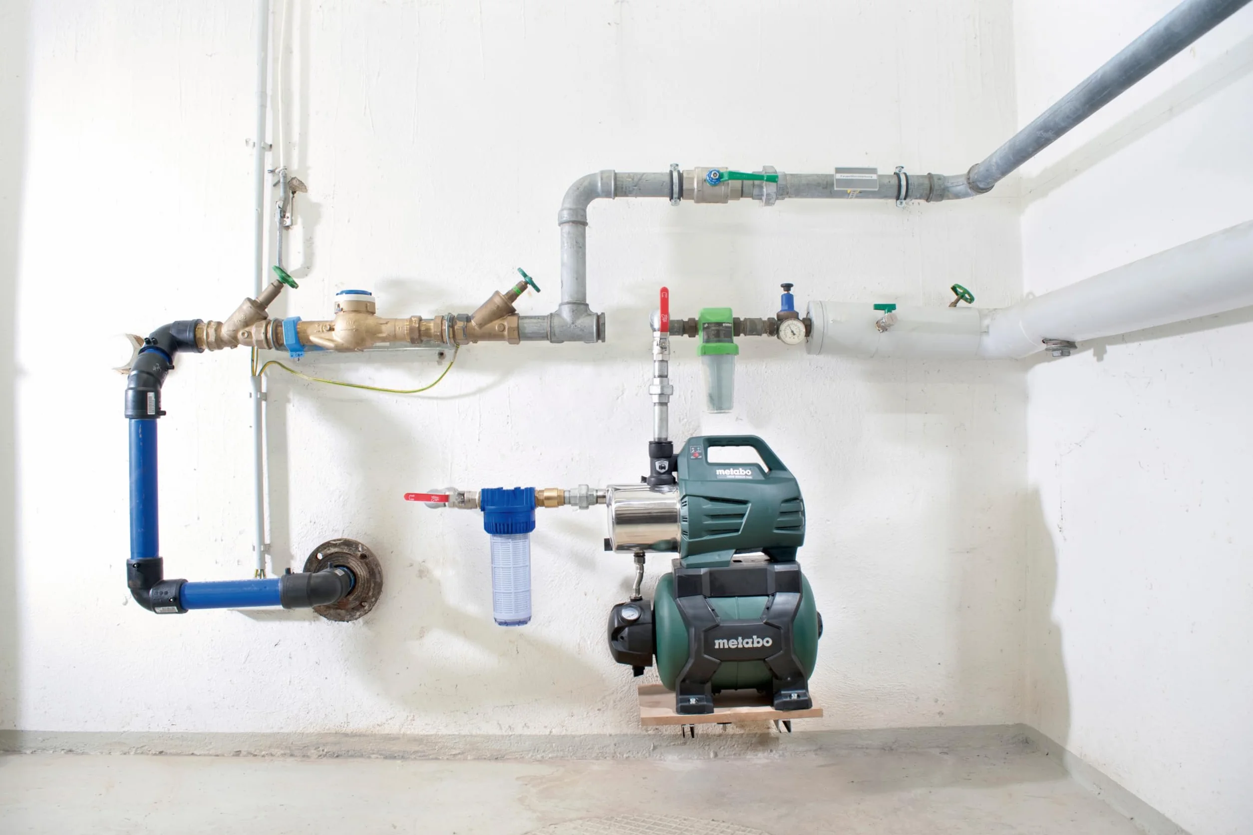 Metabo hydrofor HWW 6000/25 INOX (600975000) – W kartonie – Moc znamionowa: 1300 W – Maks. wydajność: 6000 l/h – Maks. wysokość podnoszenia: 55 m – Wymiary: 64 x 52,5 x 36 cm