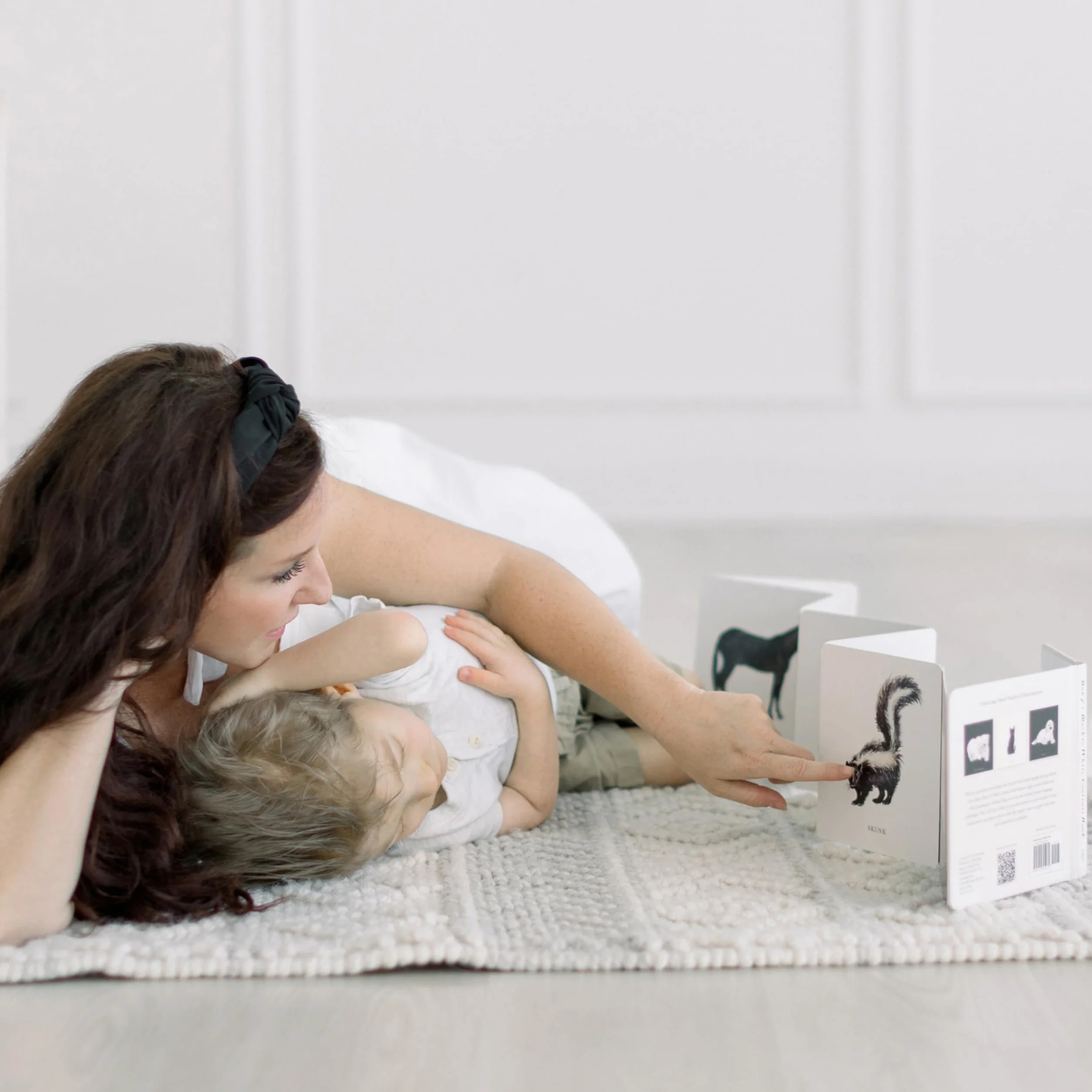 Baby's Tummy Time Book Box Set: A 3-Book Box Set of High-Contrast Art for Visual Stimulation at Tummy Time: 6