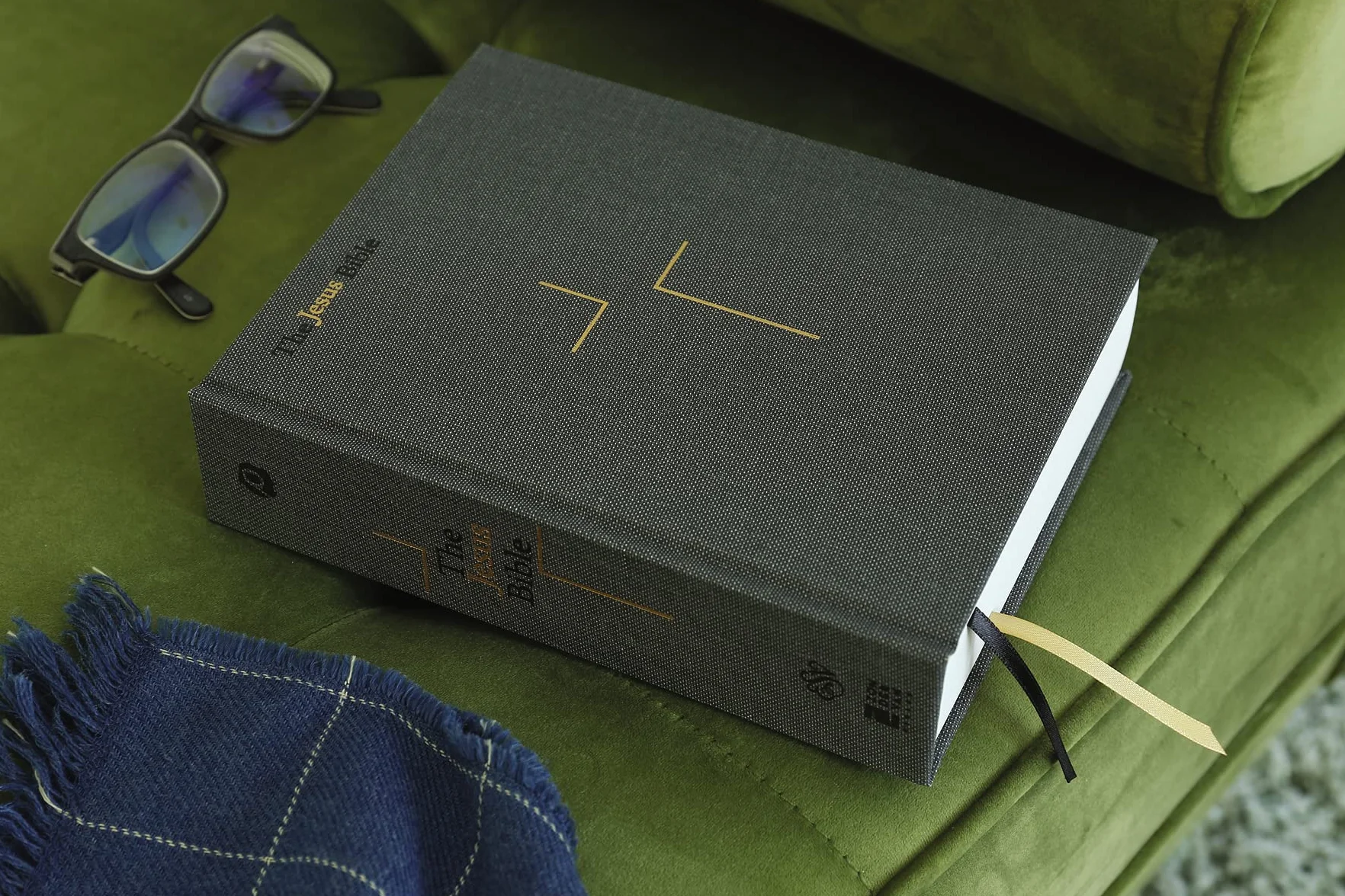 The Jesus Bible, ESV Edition, Cloth over Board, Grey
