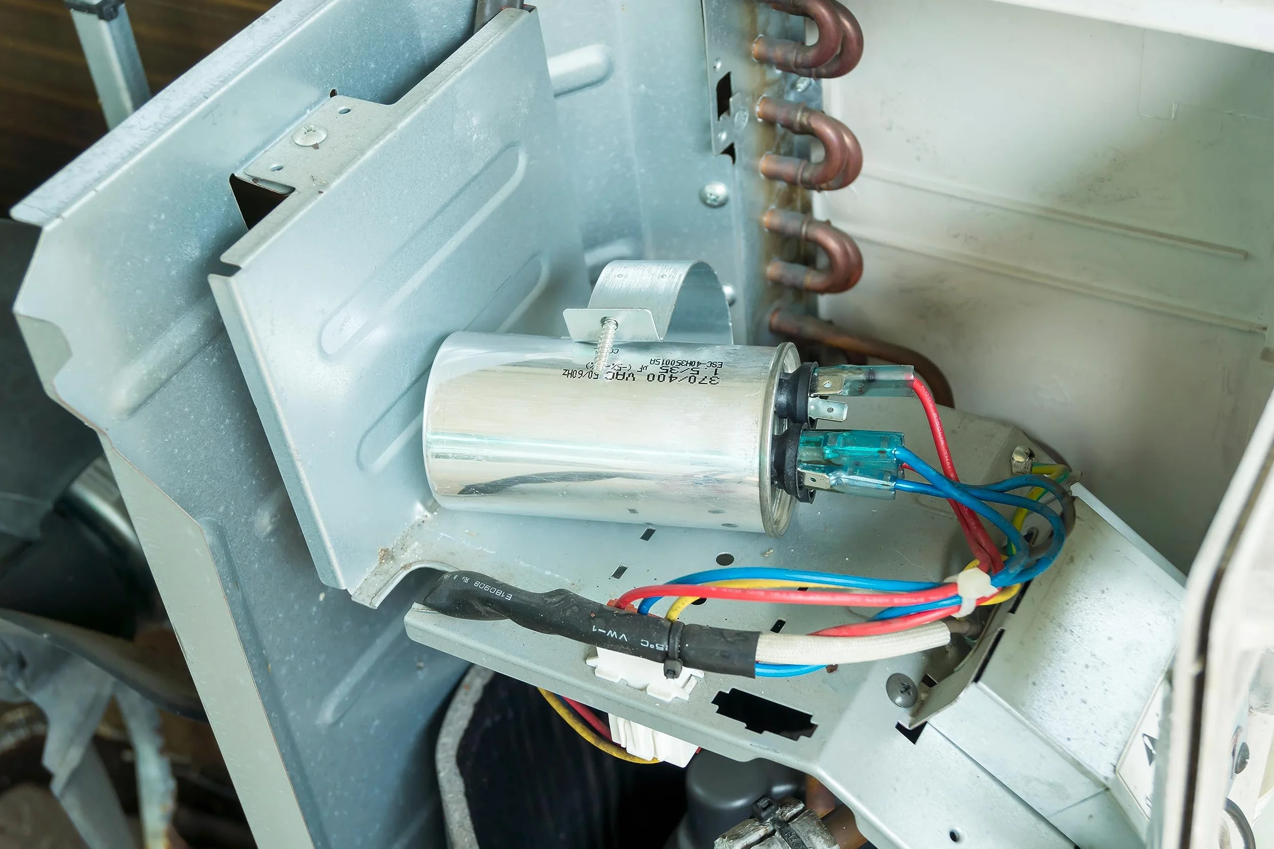 Kondensator rozruchowy 450V 10µF z kablem 15cm do silników elektrycznych