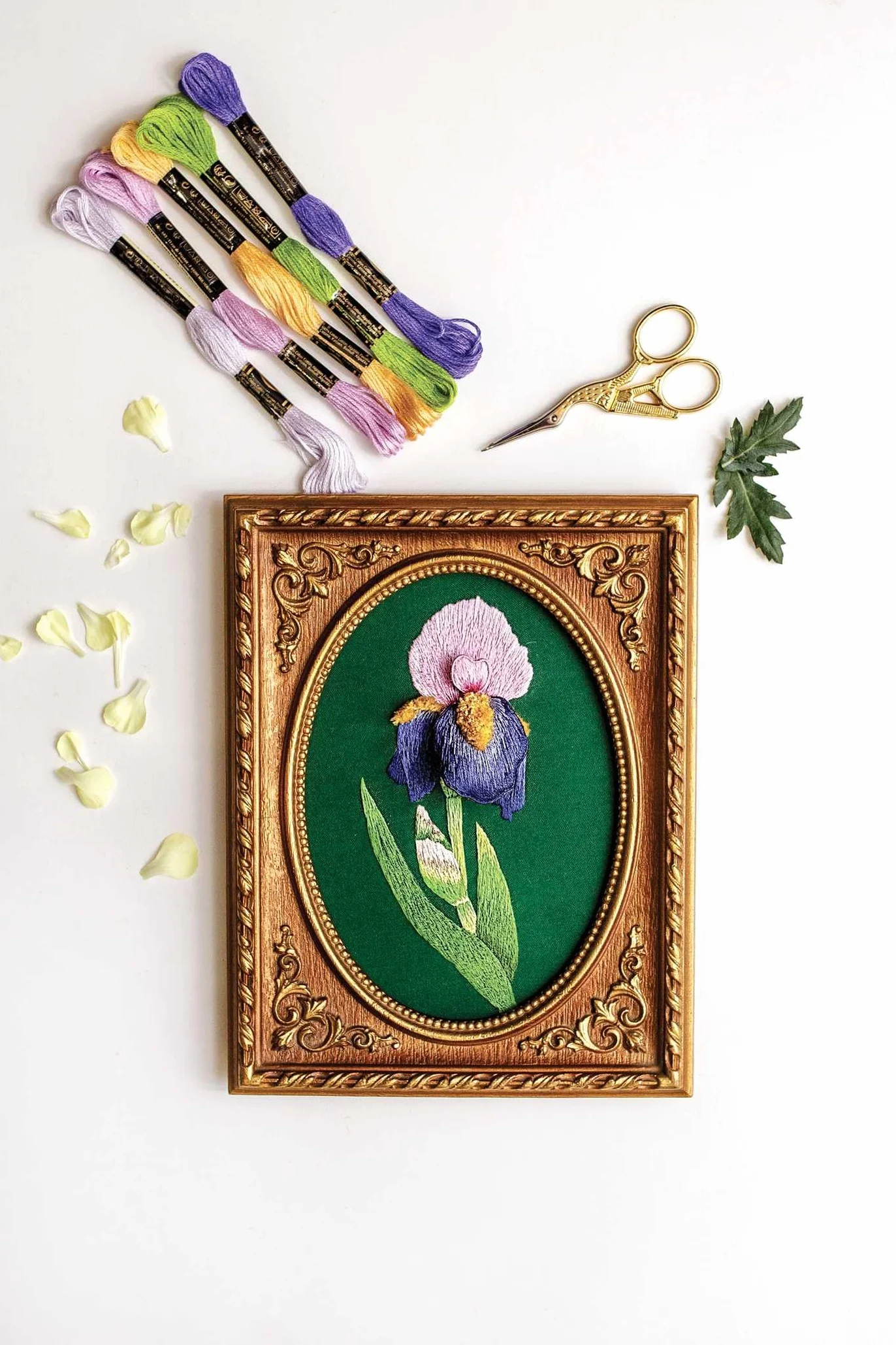 Stumpwork Embroidery Thread Painting: Stitch 3-D Nature Motifs