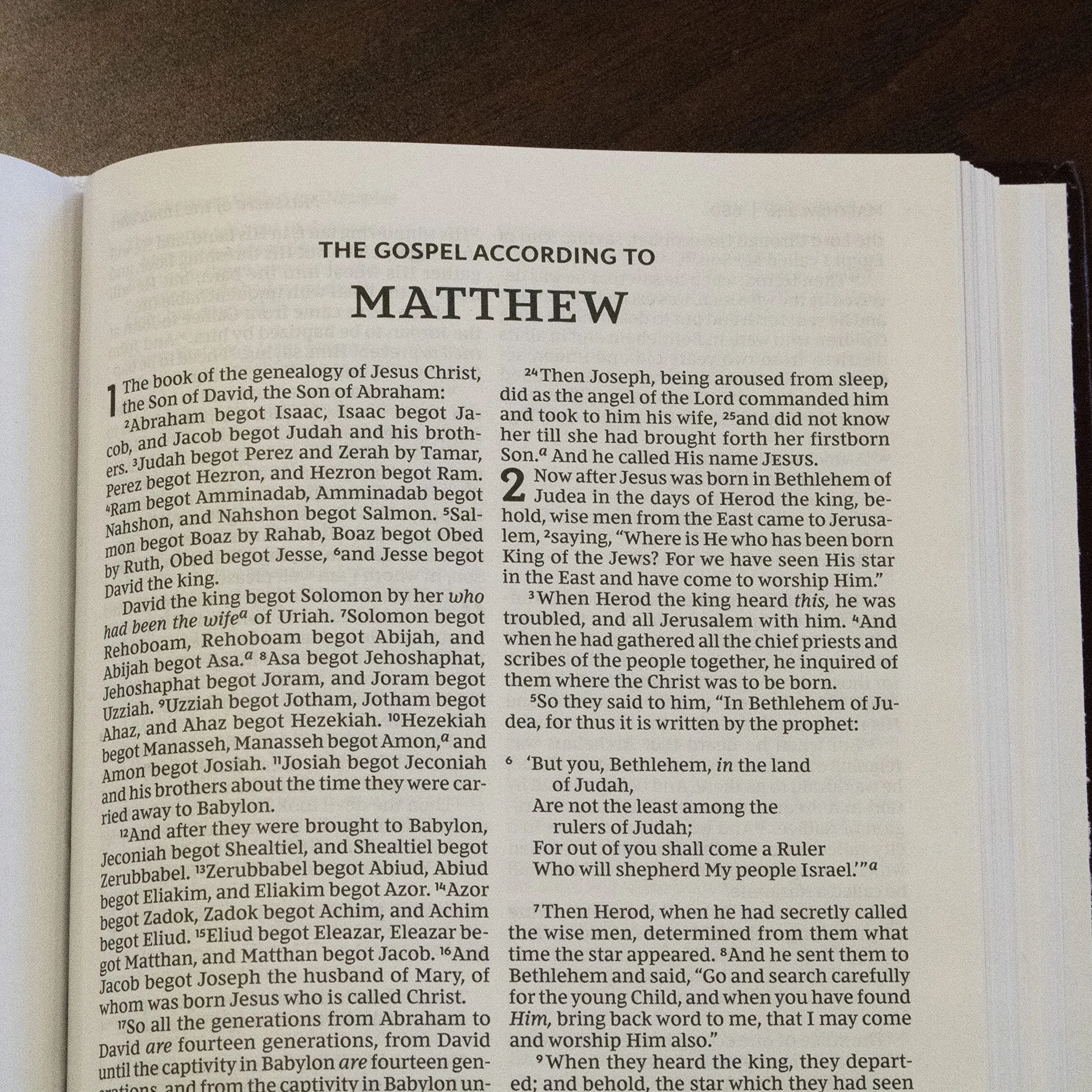 NKJV, Pew Bible, Hardcover, Burgundy, Red Letter Edition: Holy Bible, New King James Version