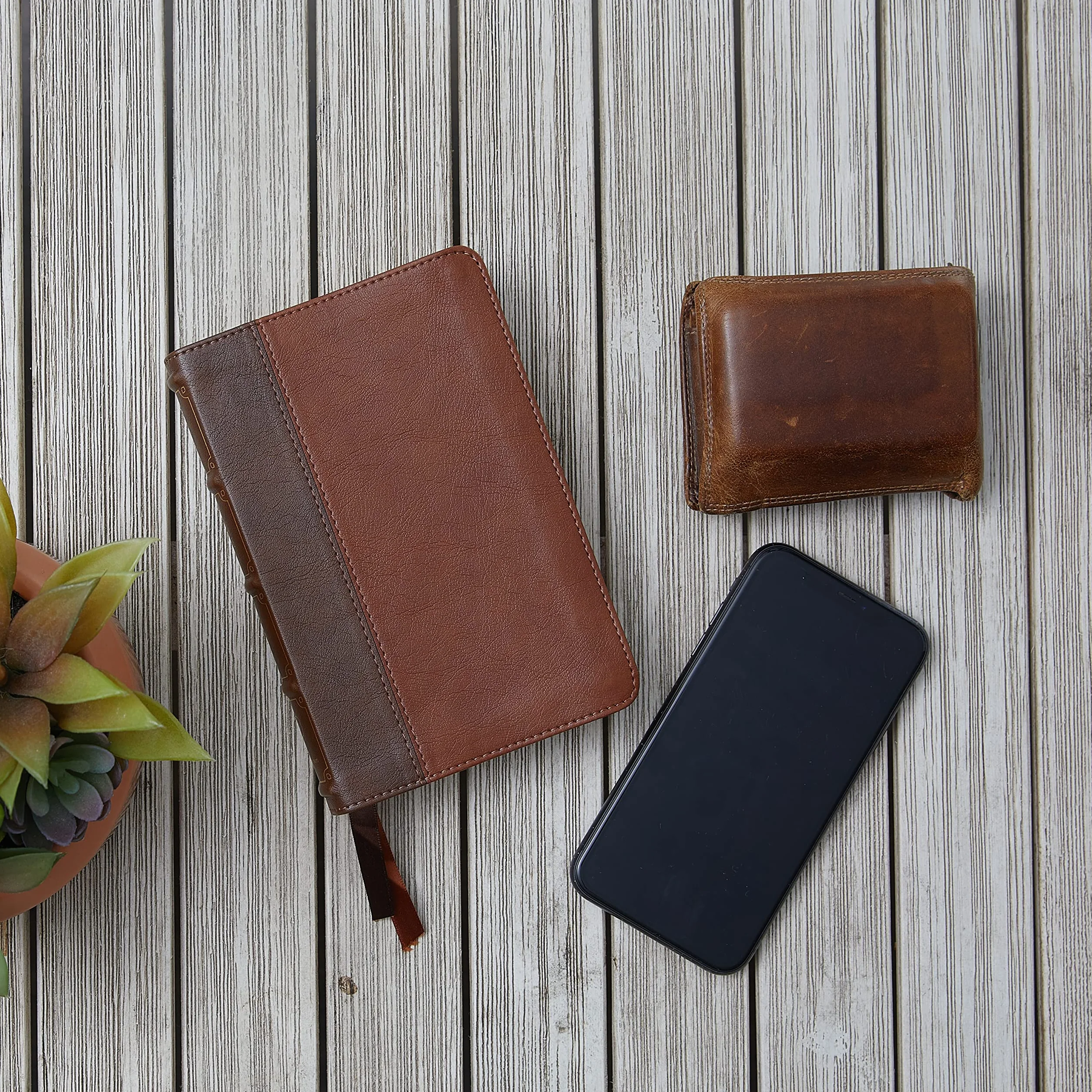 Nkjv, Compact Bible, MacLaren Series, Leathersoft, Brown, Comfort Print: Holy Bible, New King James Version