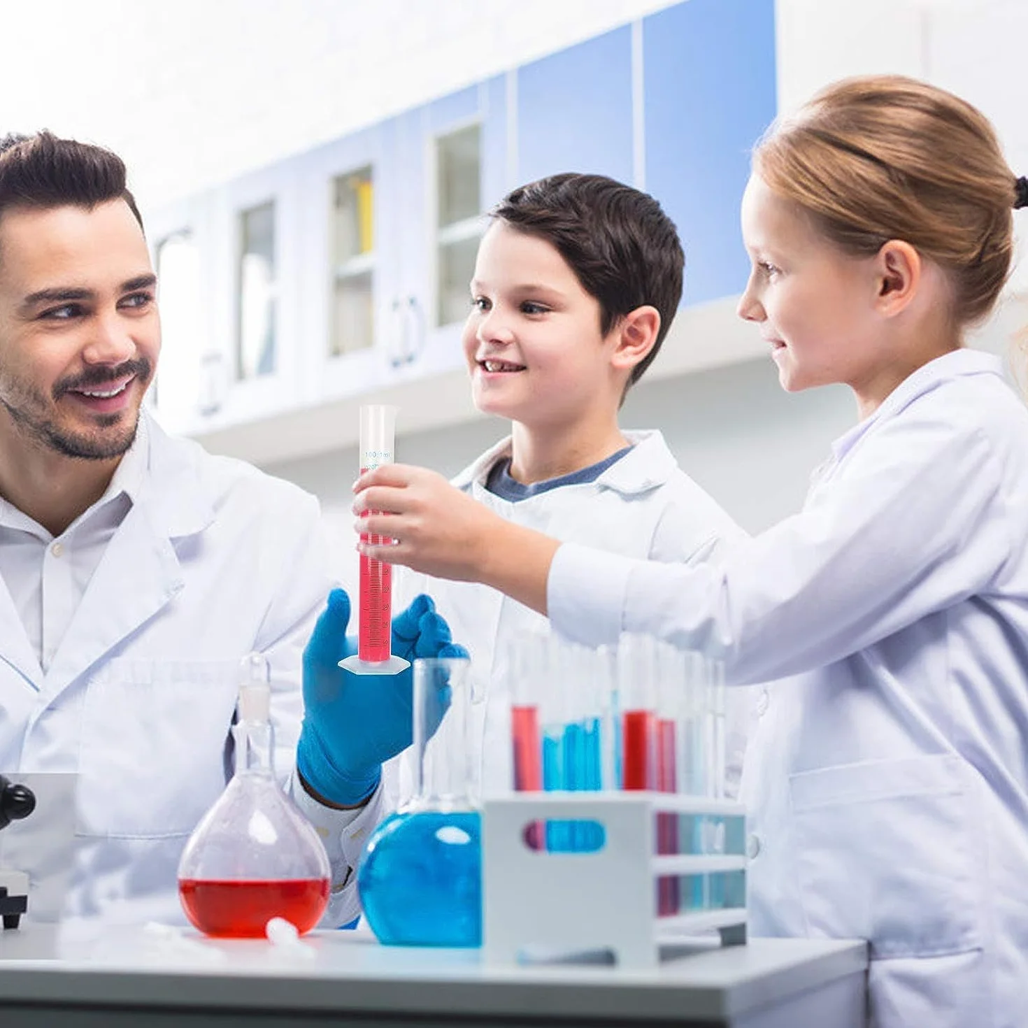 LATRAT Plastikowy zestaw 4 cylindrów ze skalą 10/25/50/100 ml do laboratoriów naukowych chemia narzędzia pomiarowe kuchnia