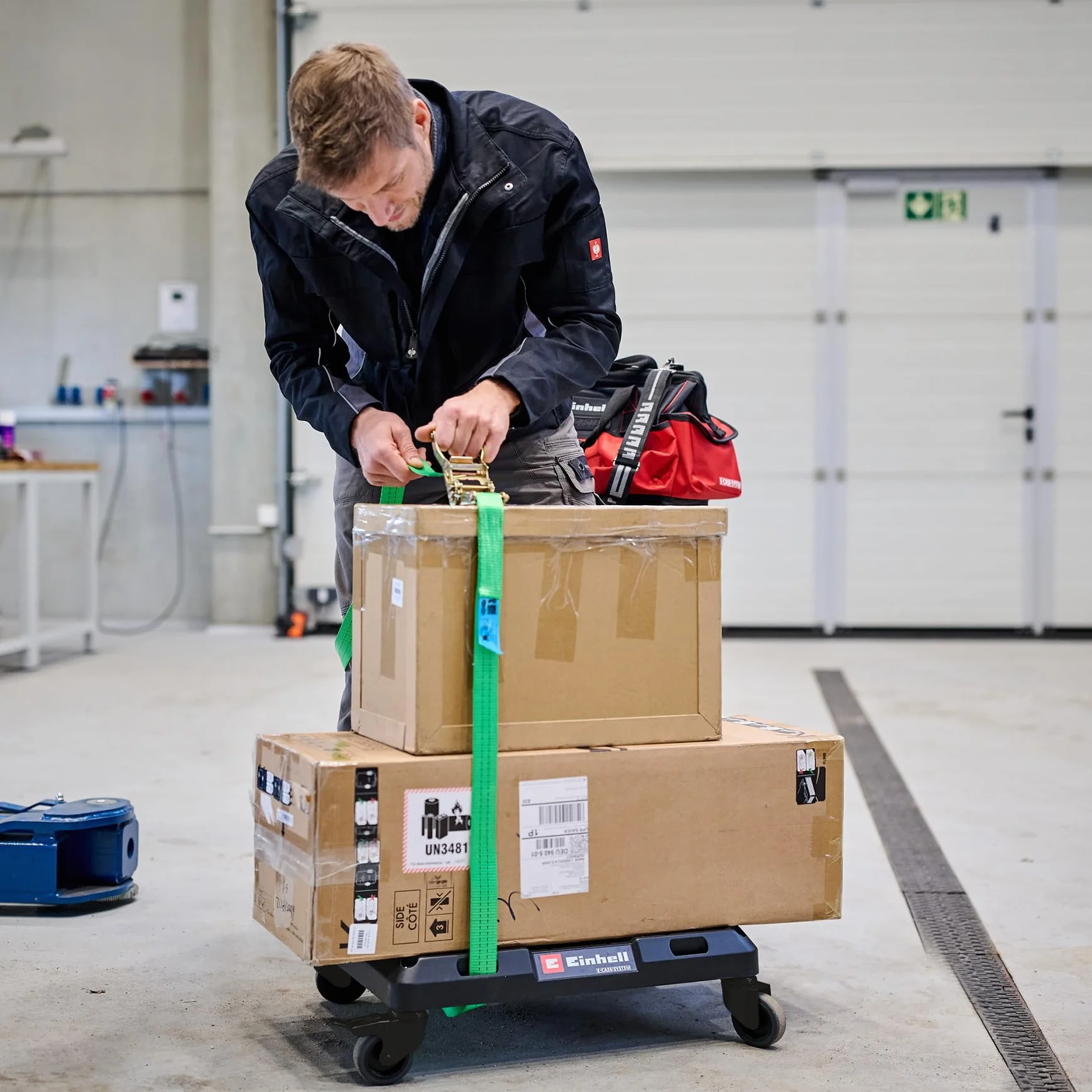 Oryginalna deska na kółkach Einhell E-Case (maks. 120 kg, blokowane kółka skrętne, możliwość łączenia z systemem Einhell E-Case, transport walizek i skrzyń, z mocowaniem pasów mocujących)