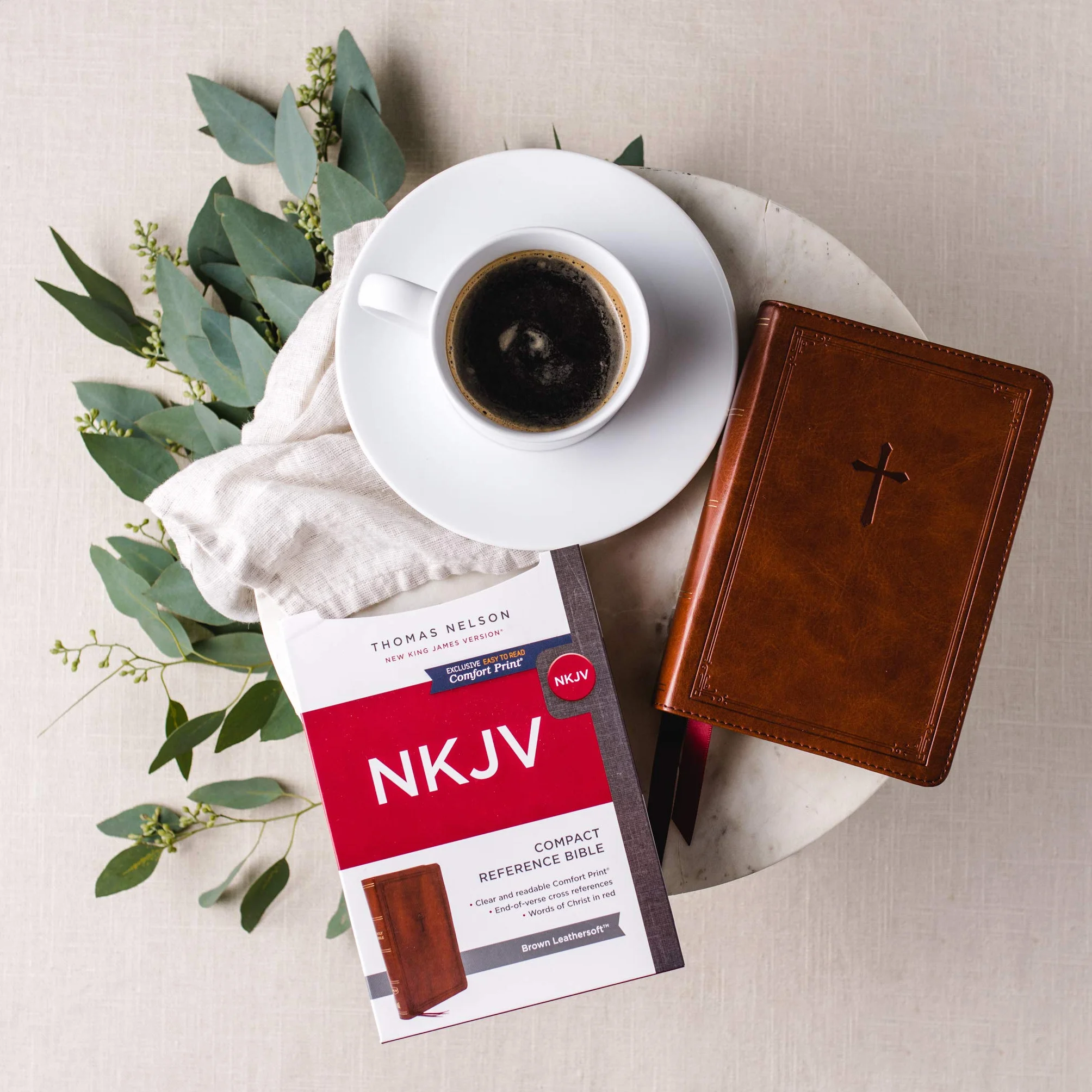 Nkjv, Reference Bible, Compact, Leathersoft, Brown, Red Letter Edition, Comfort Print: Holy Bible, New King James Version