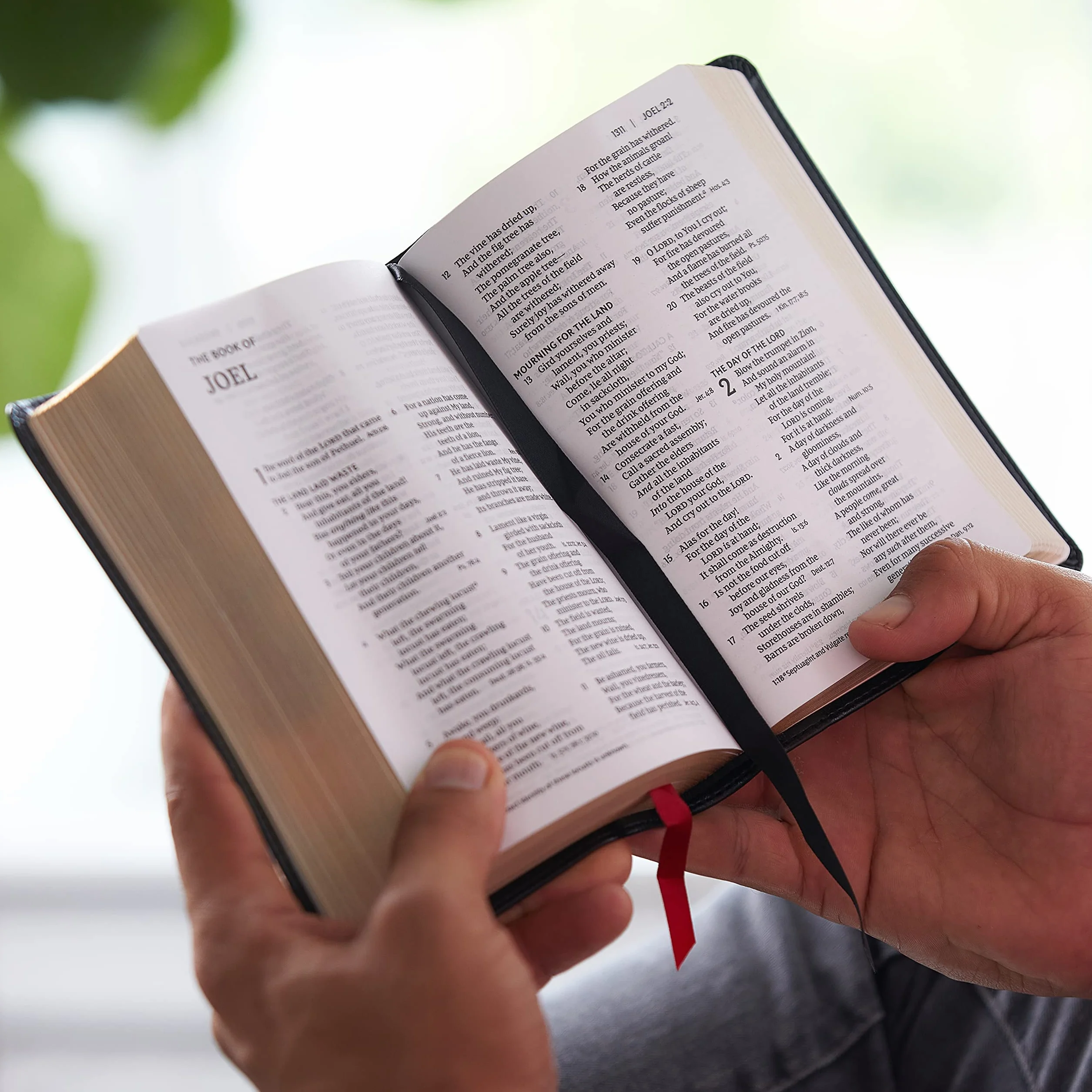 NKJV Reference Bible Compact Leathersoft Black Red Letter Edition Comfort Print Holy Bible New King James Version