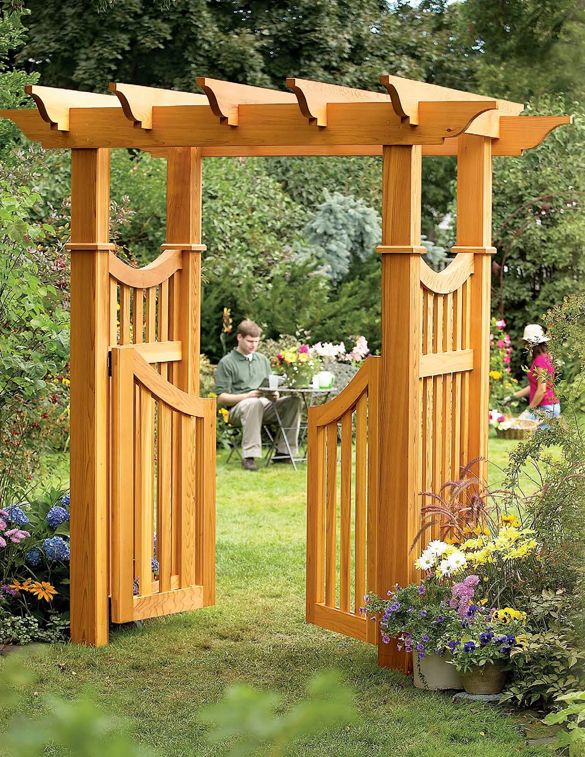 How to Make Outdoor & Garden Furniture: Instructions for Tables, Chairs, Planters, Trellises & More from the Experts at American Woodworker