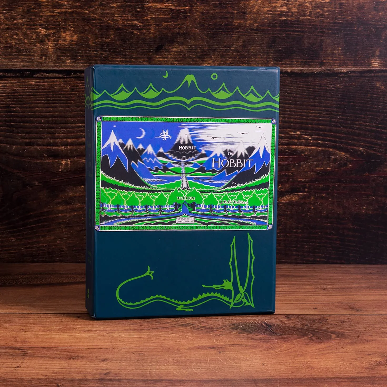 The Hobbit Facsimile Gift Edition [Lenticular cover]: The Classic Bestselling Fantasy Novel