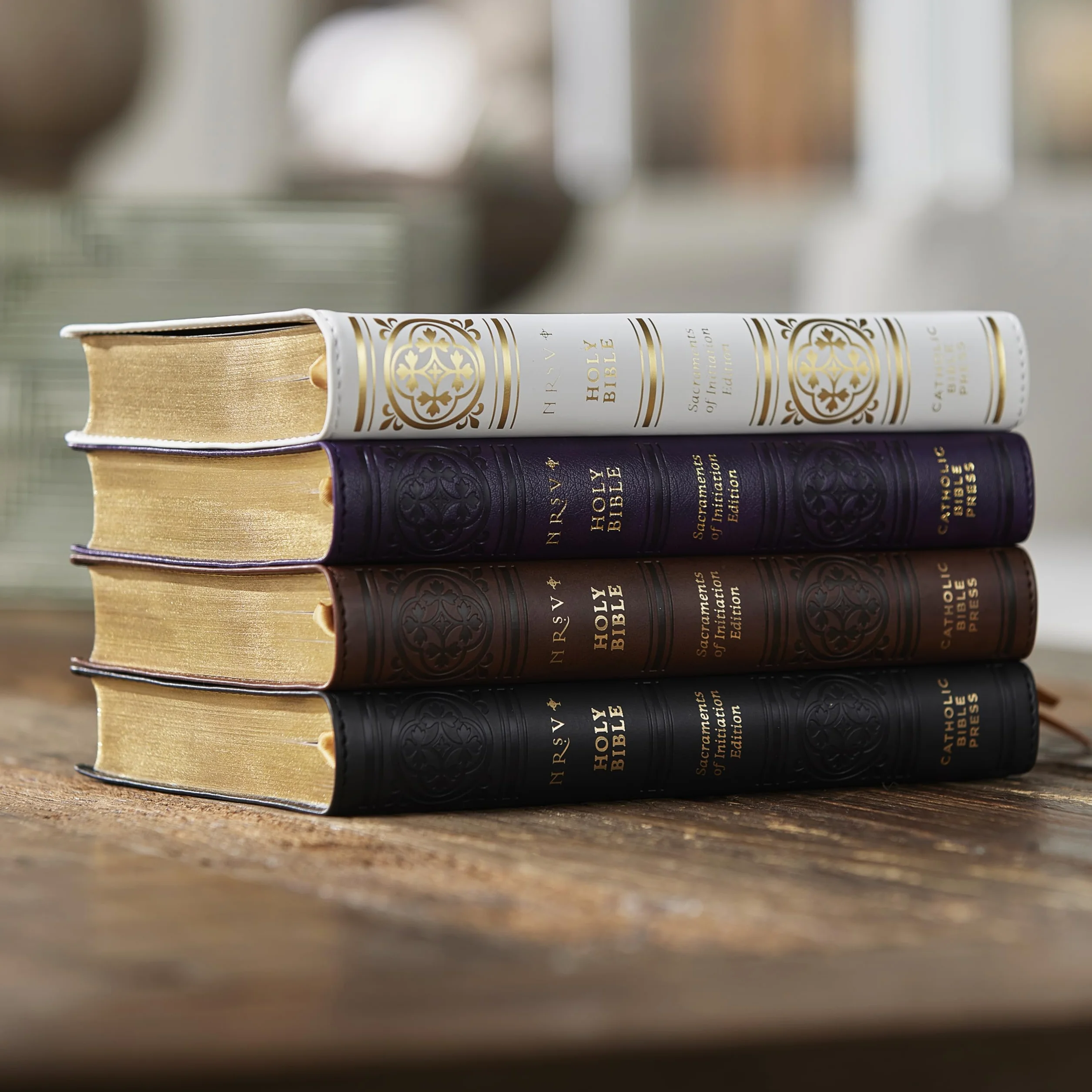 Catholic Bible, White Leathersoft, Comfort Print, New Revised Standard Version, Sacraments of Initiation Edition