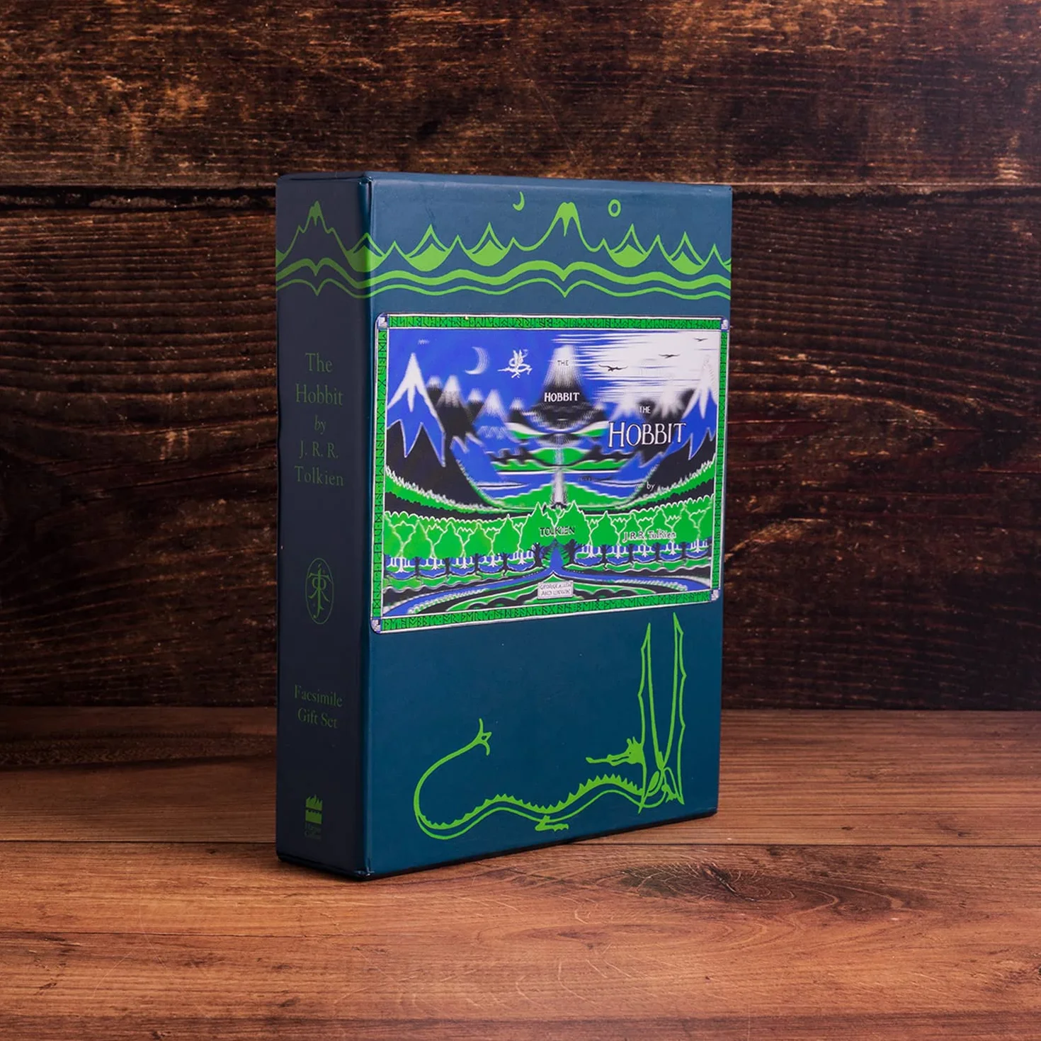 The Hobbit Facsimile Gift Edition [Lenticular cover]: The Classic Bestselling Fantasy Novel