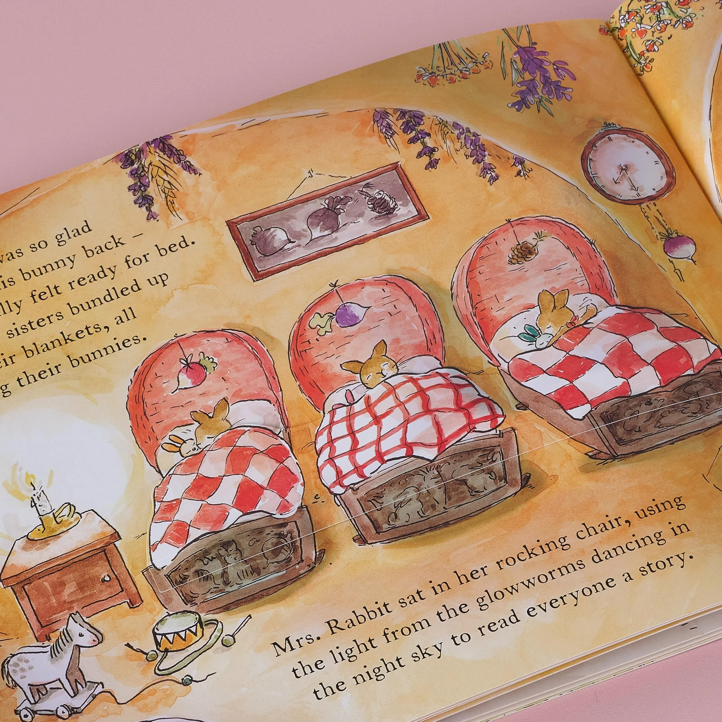 Peter Rabbit: The Bedtime Bunny Hunt: A Lift-the-Flap Storybook