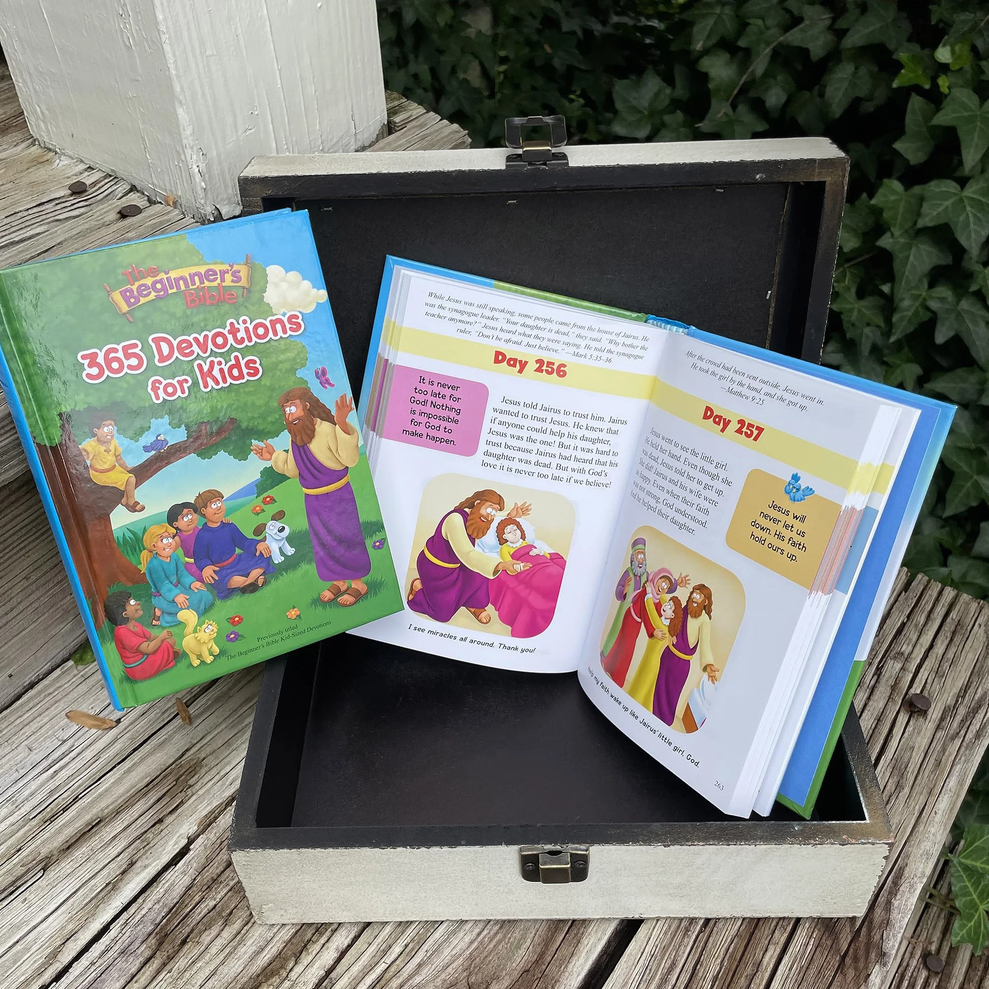 The Beginner's Bible 365 Devotions for Kids