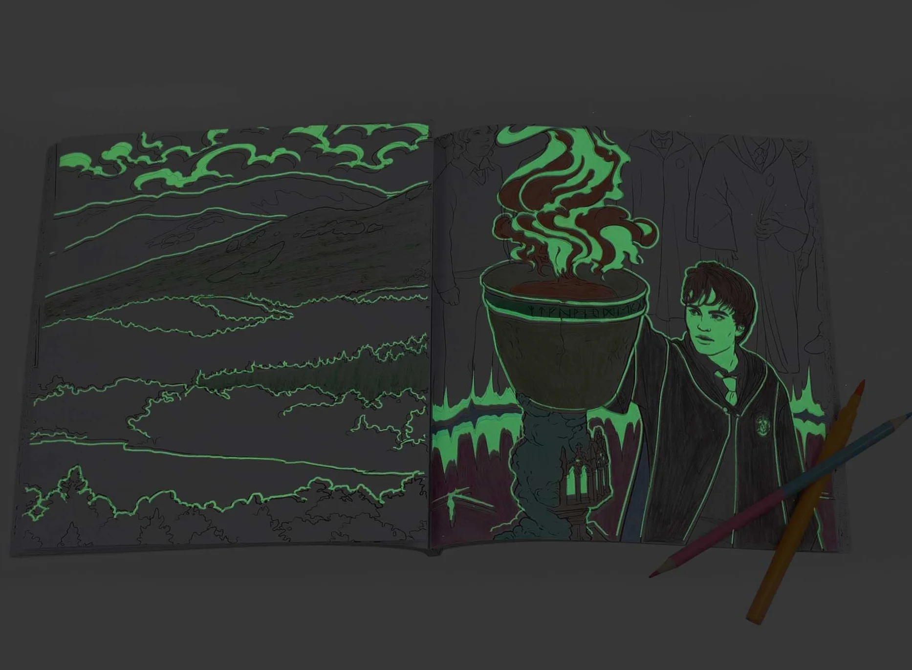 Harry Potter Glow-In-The-Dark Coloring Book