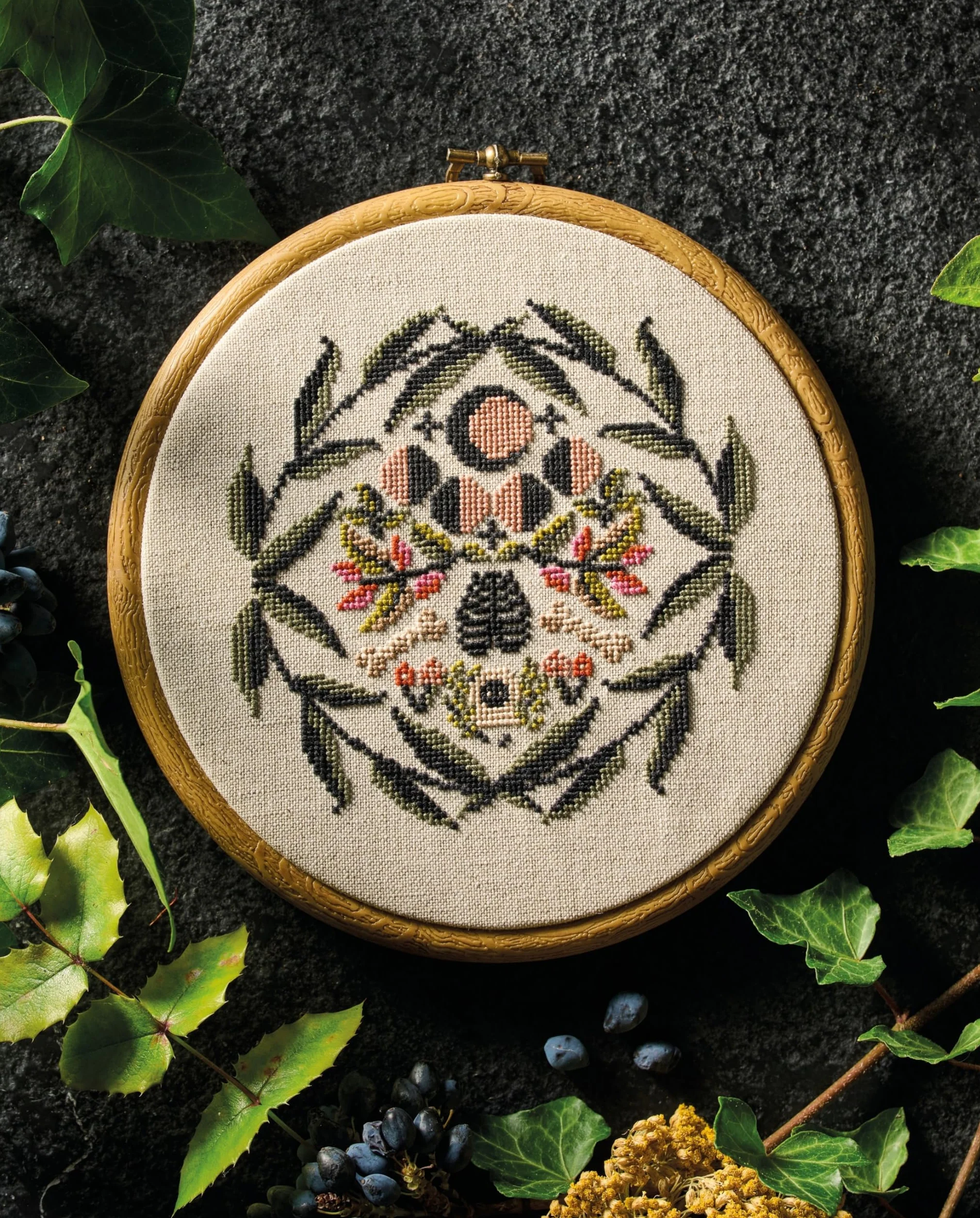 Cross Stitch Cabinet of Curiosities: 500 Magical Motifs and Peculiar Patterns