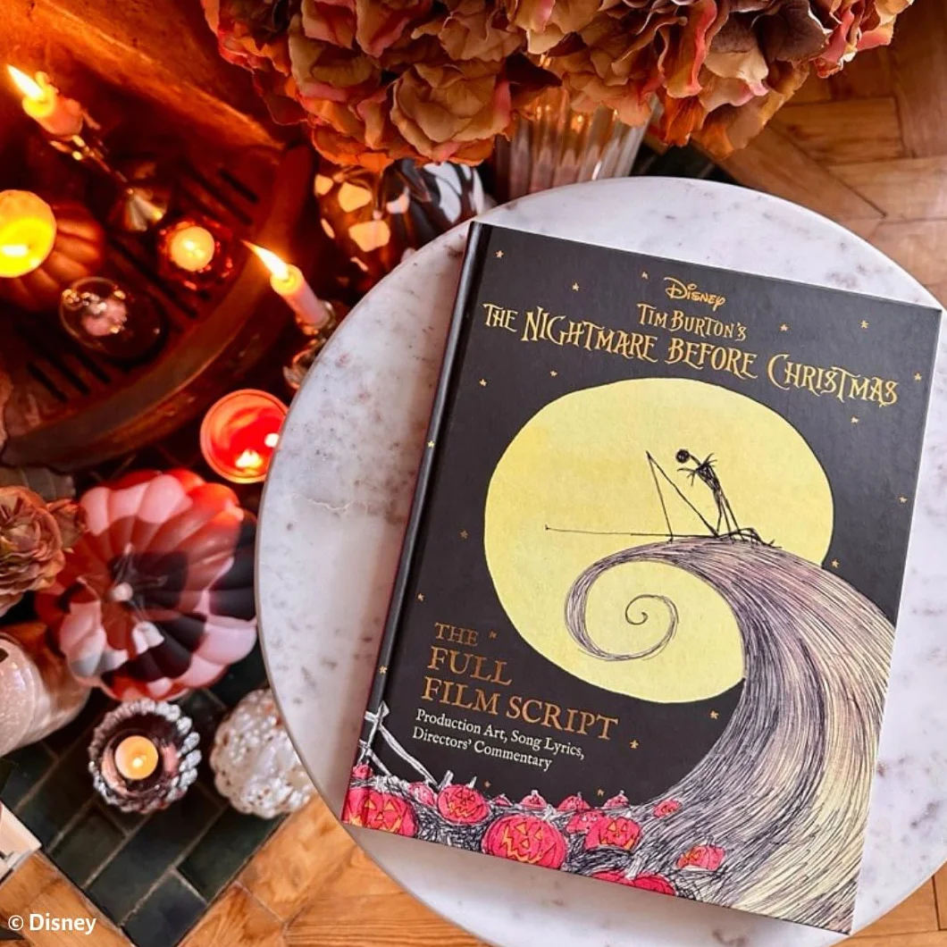 Disney Tim Burton's The Nightmare Before Christmas: The Full Film Script : With stunning production art, director's commentary and song lyrics