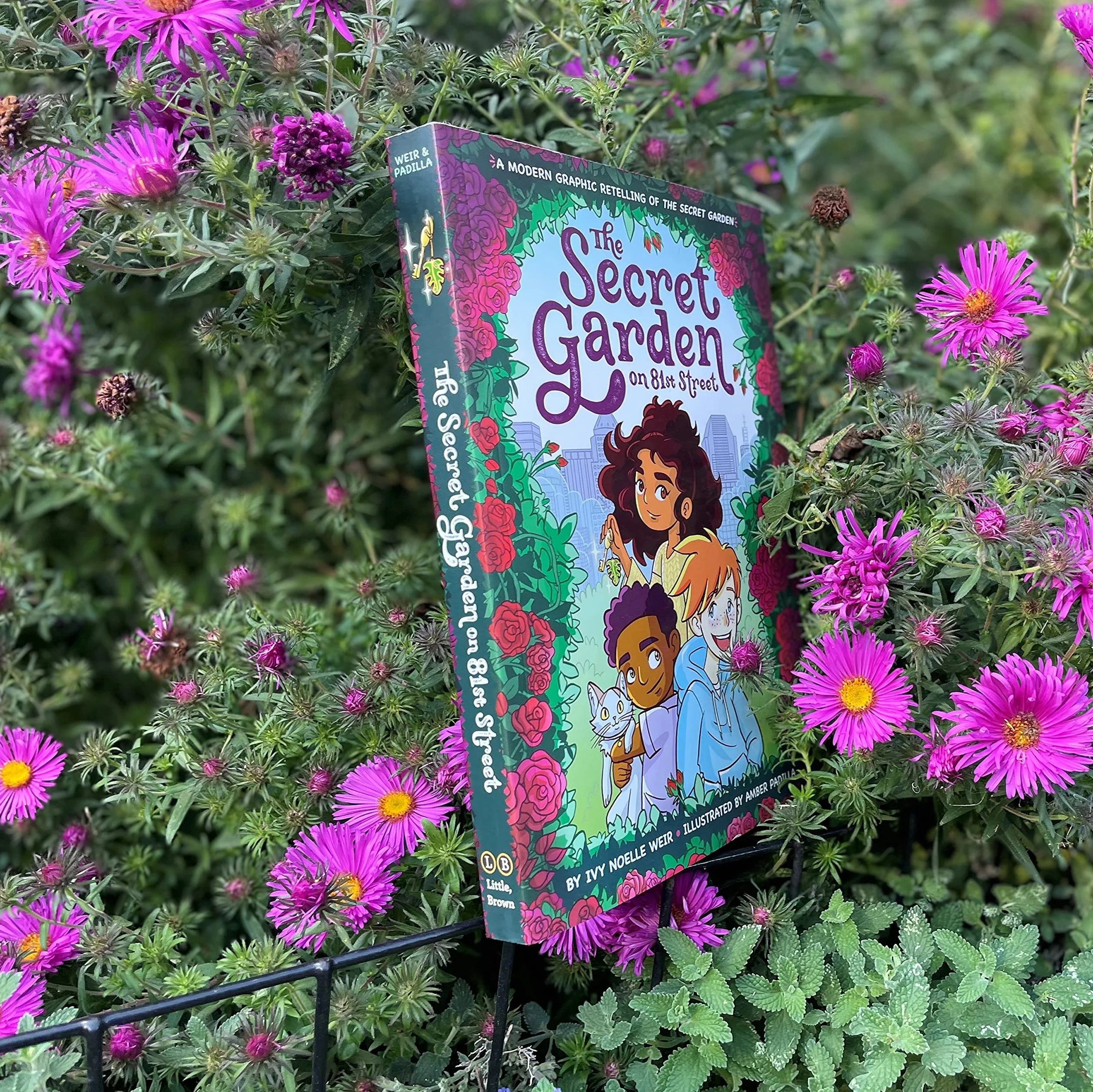 The Secret Garden on 81st Street: A Modern Graphic Retelling of the Secret Garden: 2