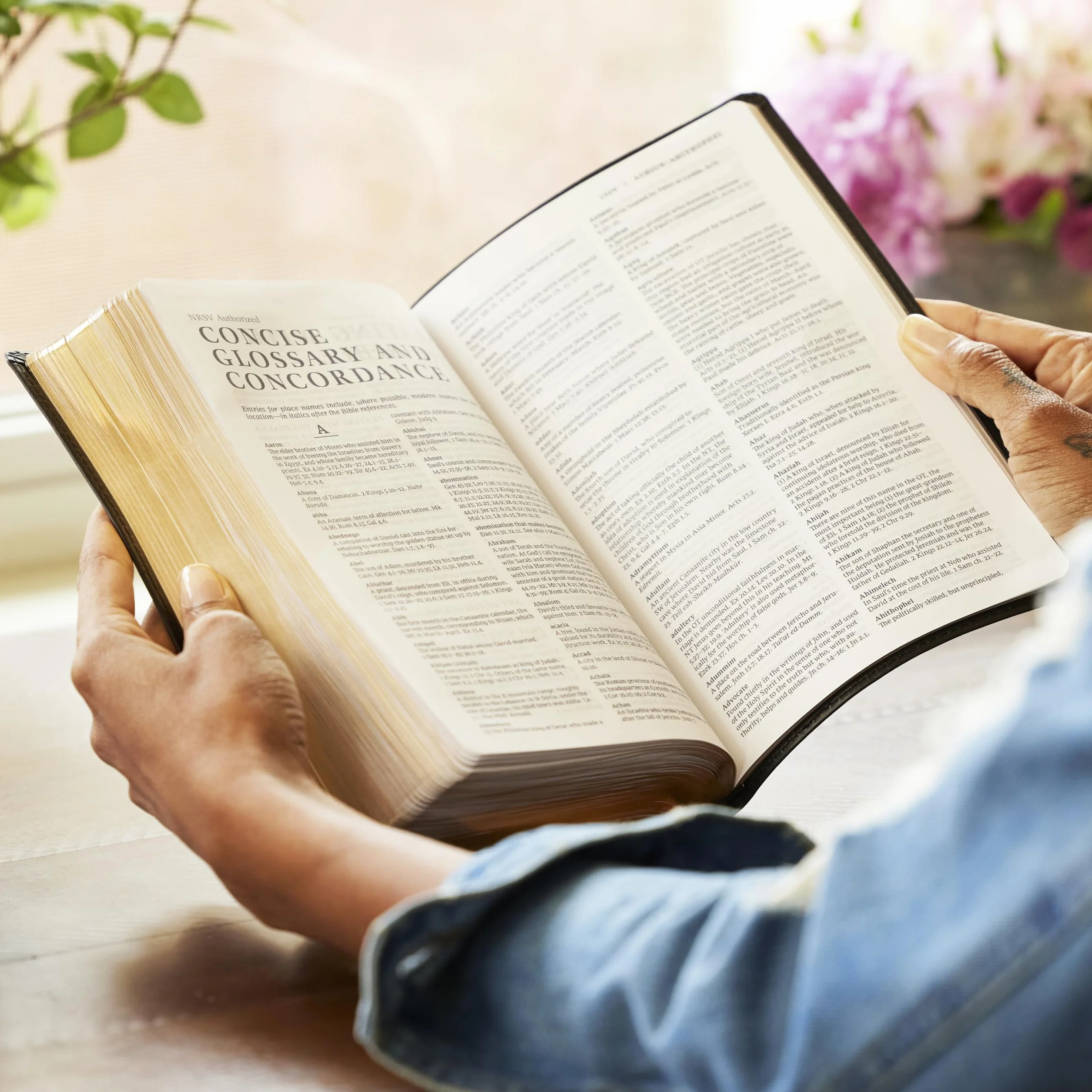 Catholic Bible, Leathersoft, White, Comfort Print, Nrsv, Gift Edition