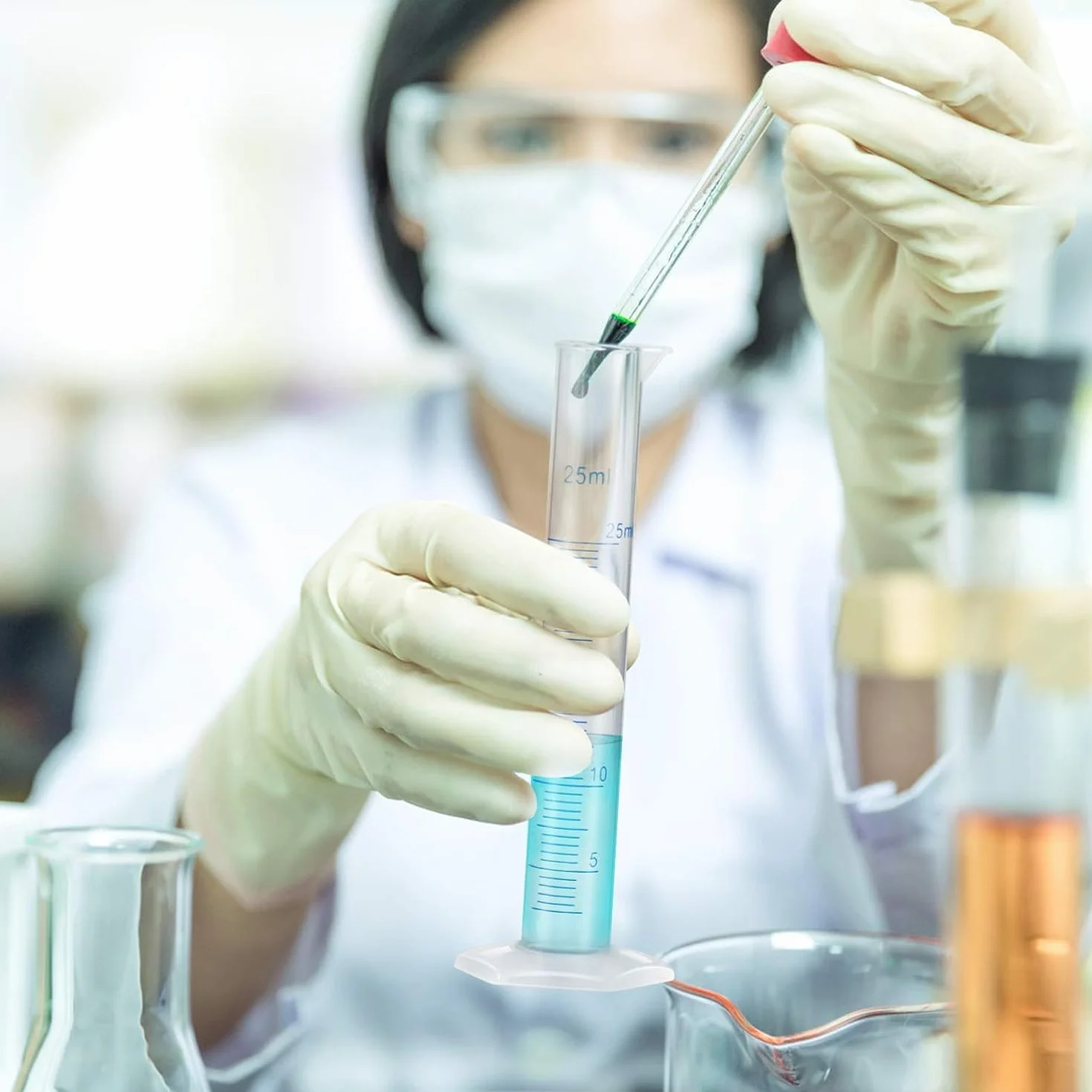 LATRAT Plastikowy zestaw 4 cylindrów ze skalą 10/25/50/100 ml do laboratoriów naukowych chemia narzędzia pomiarowe kuchnia