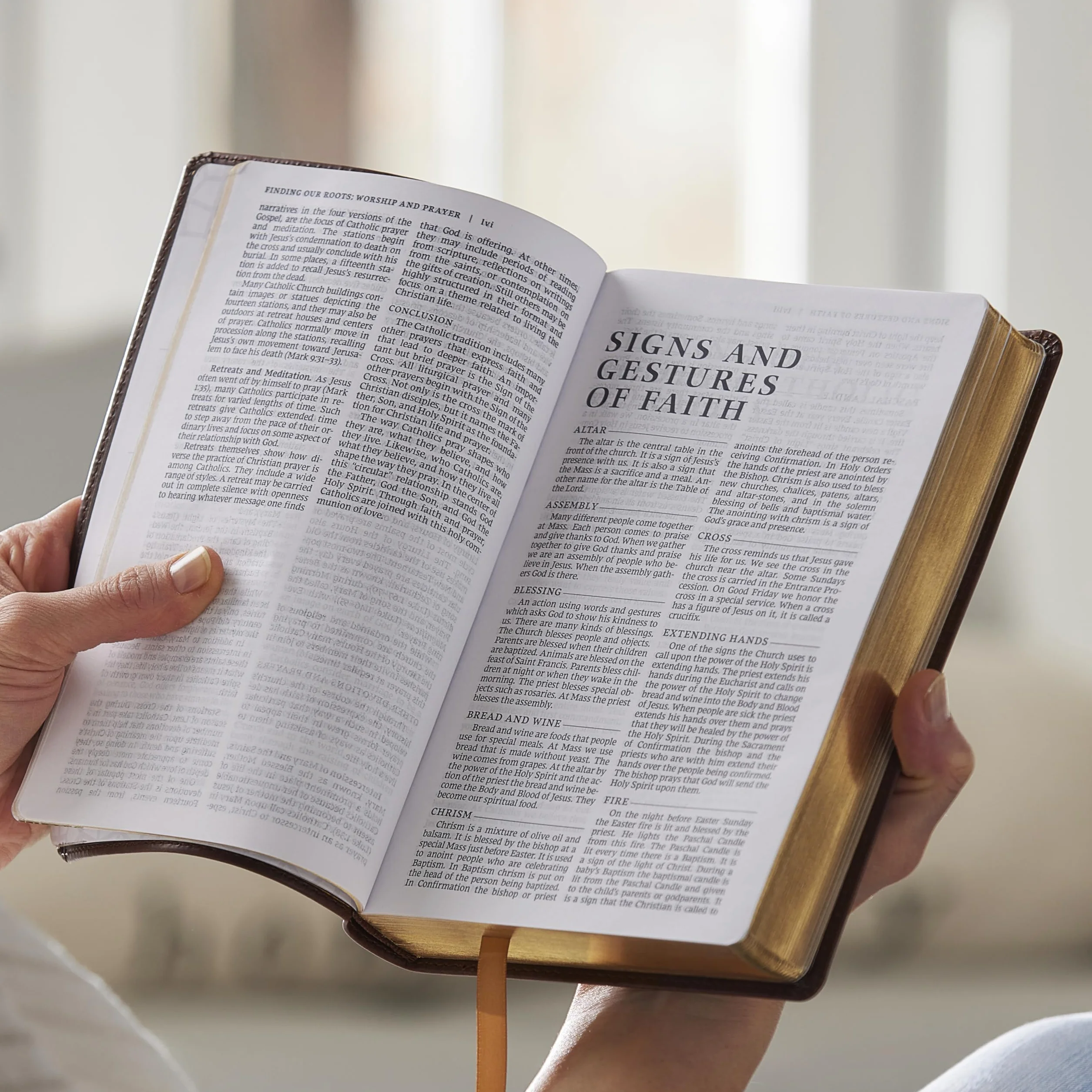 Catholic Bible, White Leathersoft, Comfort Print, New Revised Standard Version, Sacraments of Initiation Edition