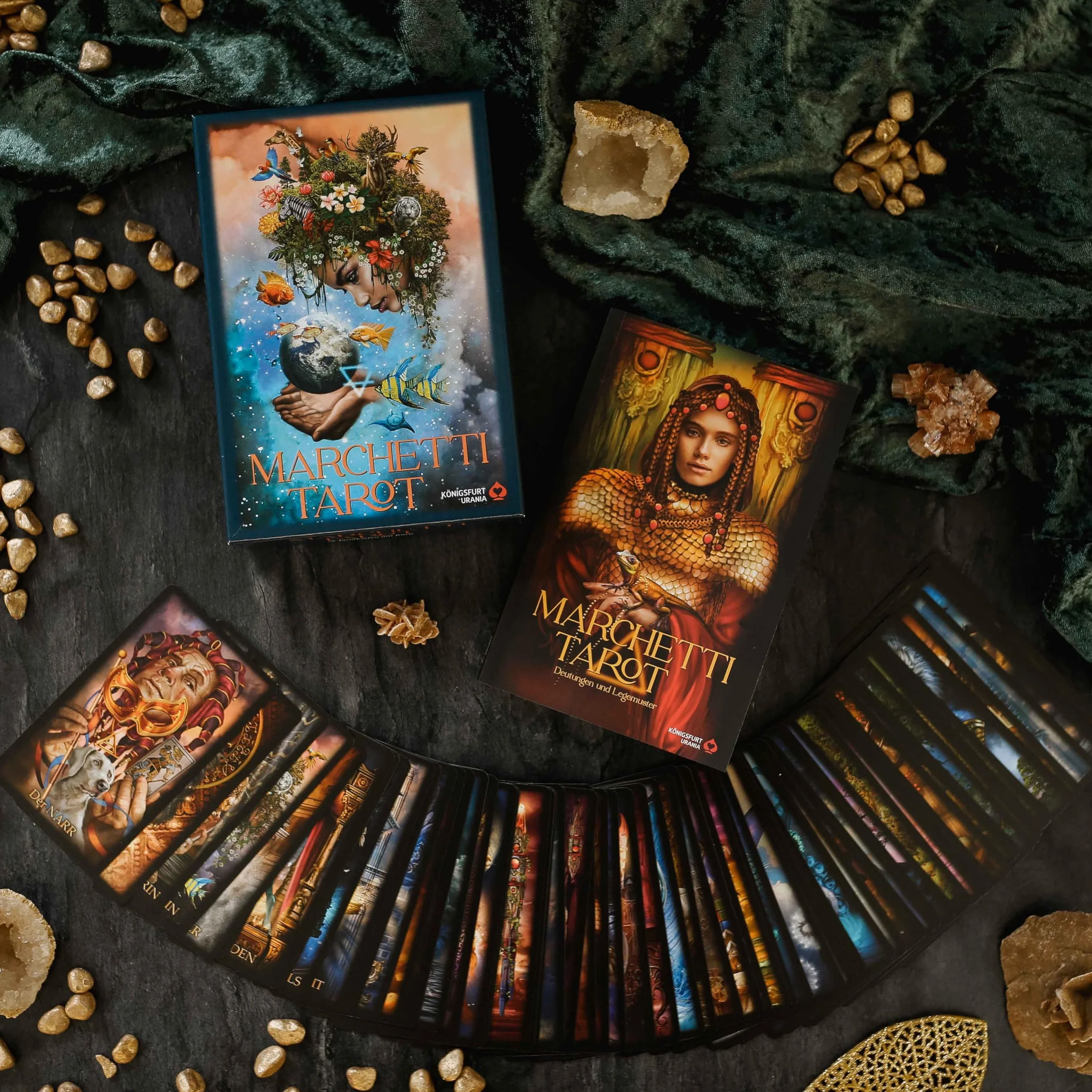 Marchetti Tarot 78 Karten 144-seitiges Buch Stülpdeckelschachtel mit Spotlack