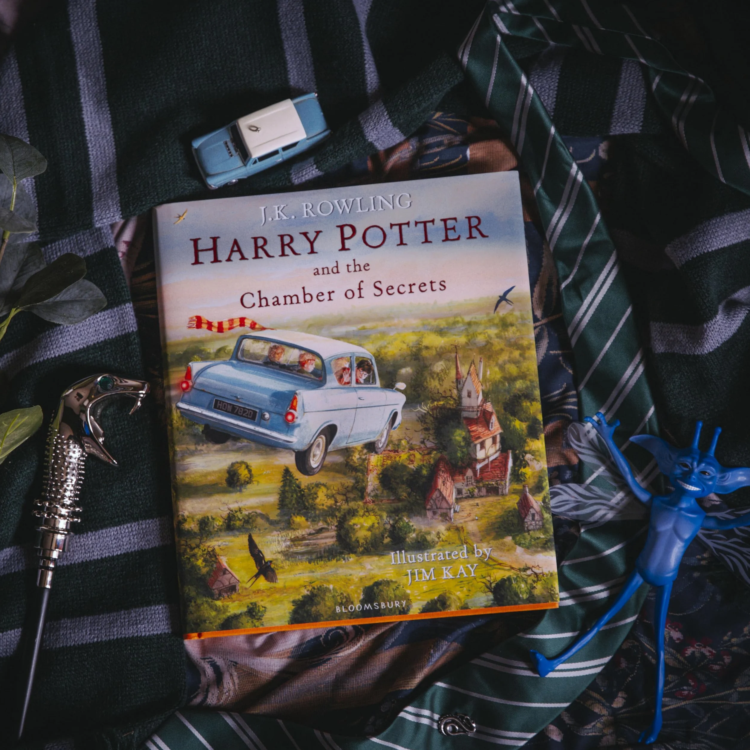 Harry Potter and the Chamber of Secrets: Illustrated Edition