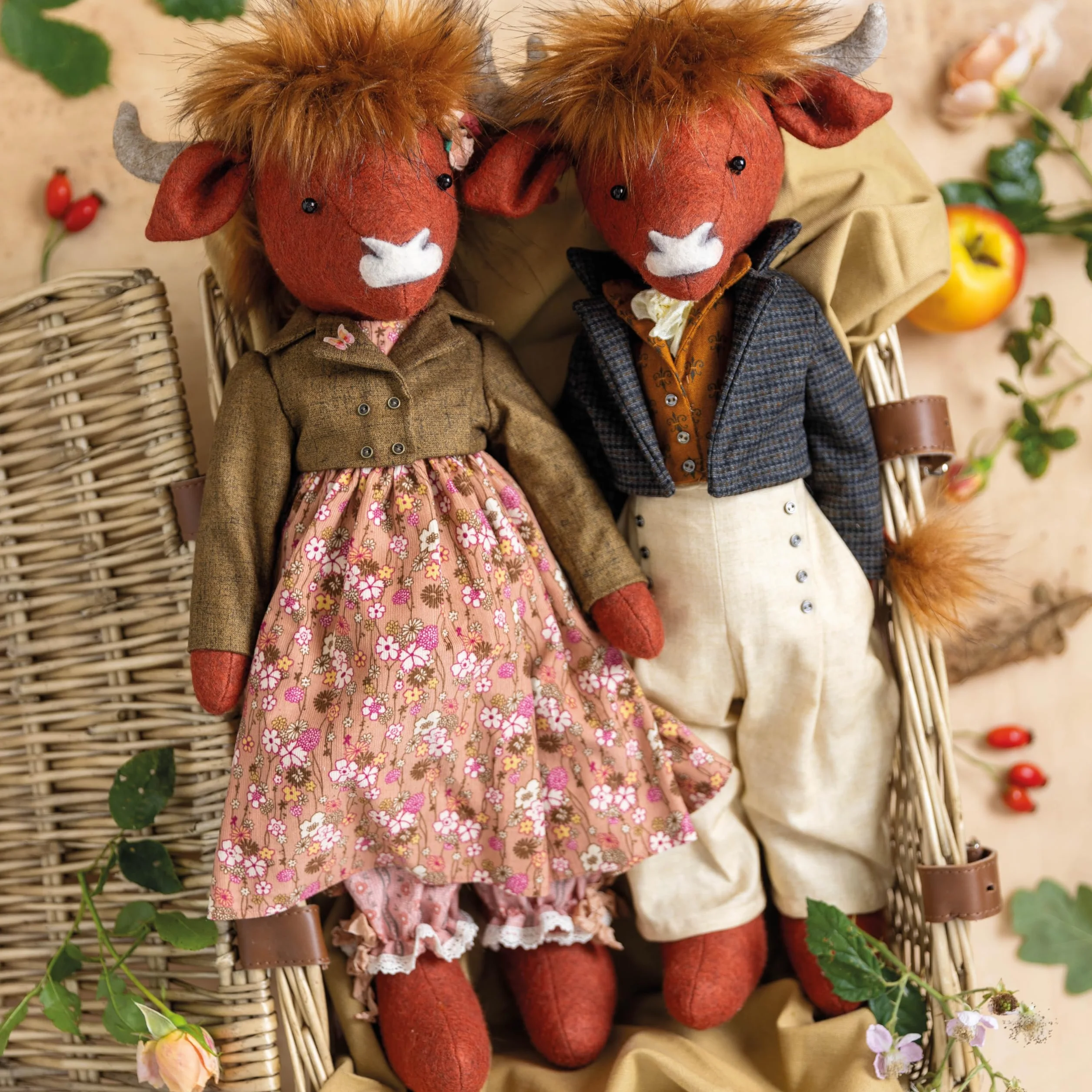 Sew Felt Animals from Apple Blossom Wood: Practical Guide to Sewing Heirloom Animal Dolls and Clothing