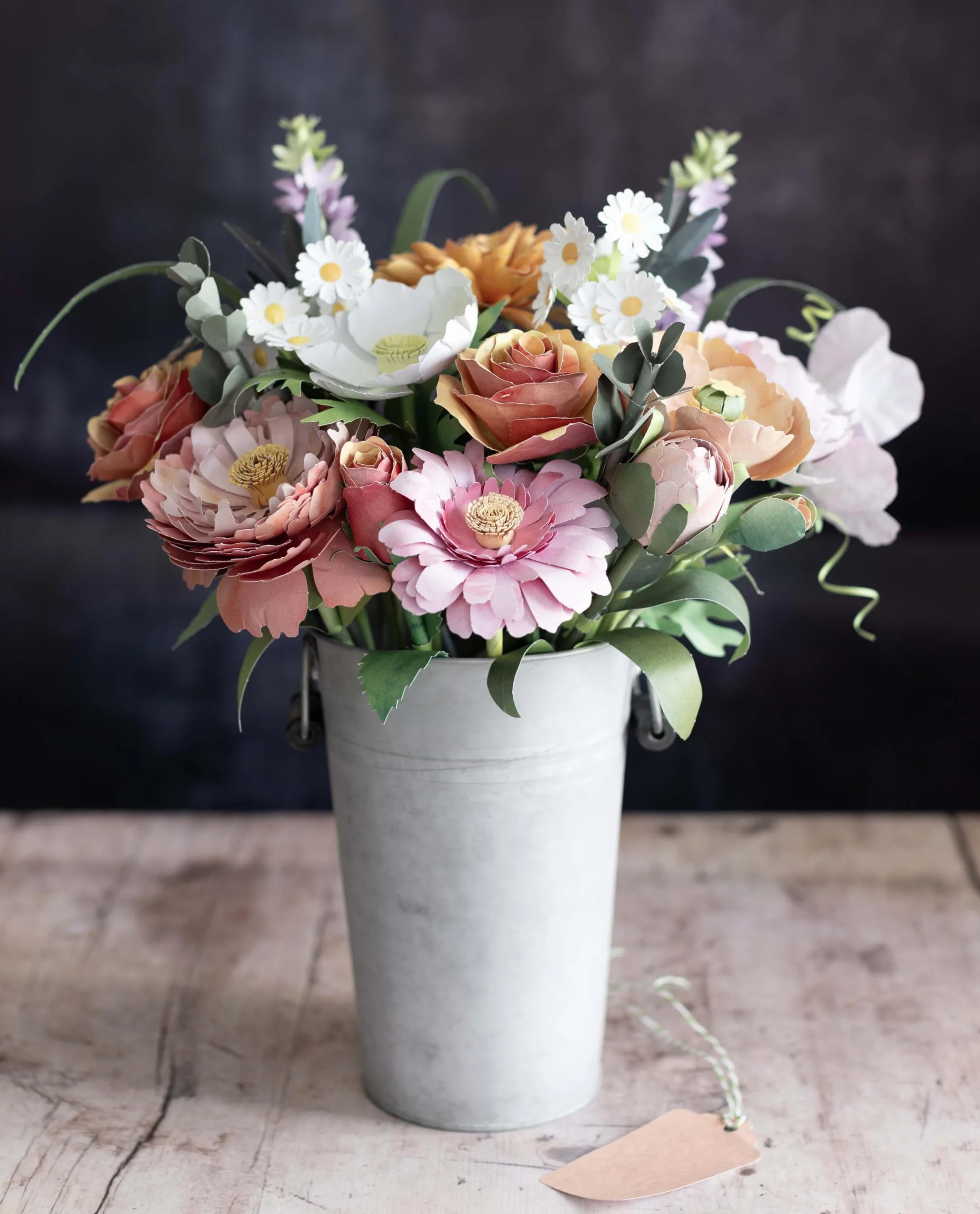 The Bouquet in a Book: Pre-Punched Pages to Press Out and Make: 1