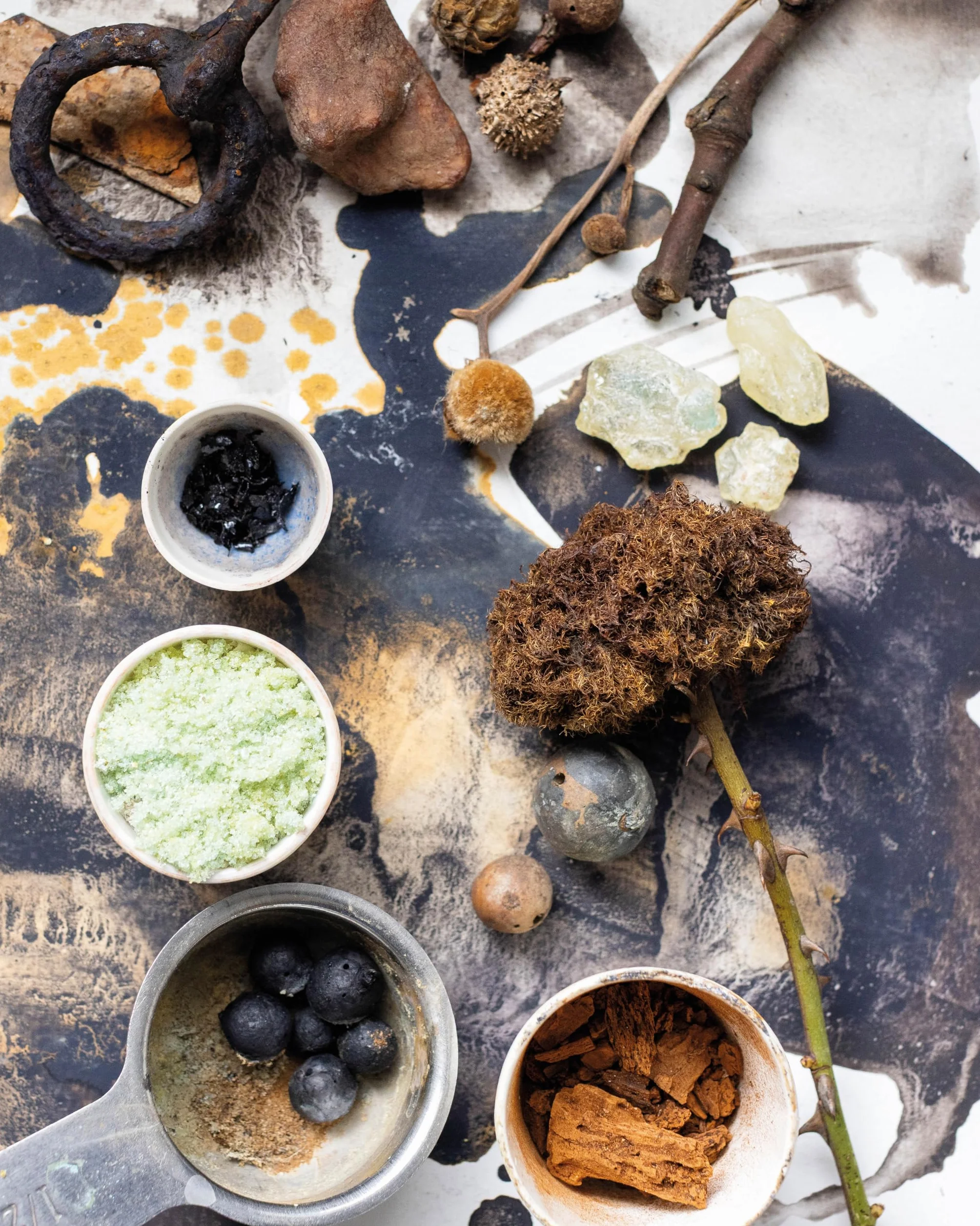 The Natural Pigment Handbook: A Maker's Guide to Art, Stories & Paint Recipes