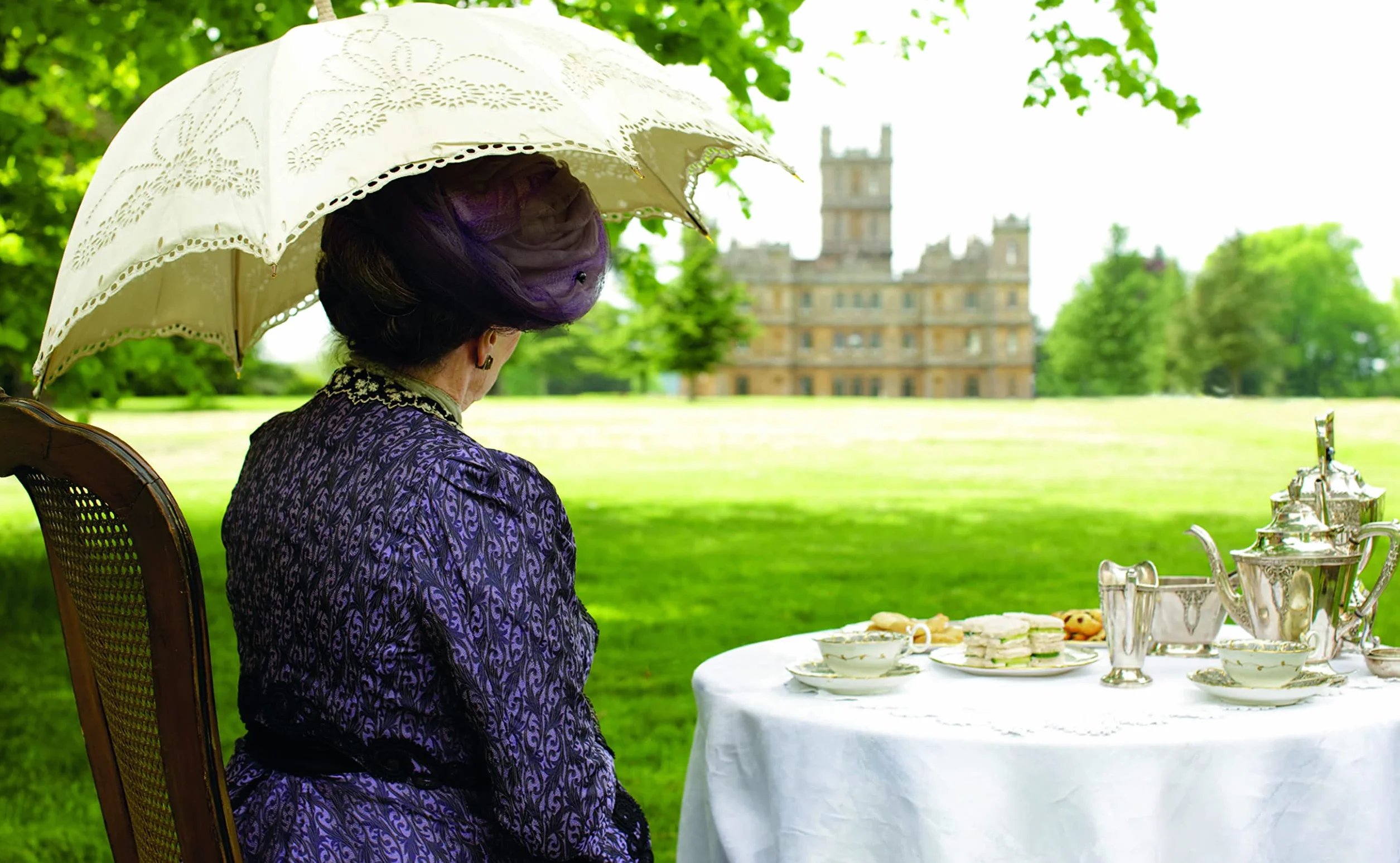The Official Downton Abbey Afternoon Tea Cookbook