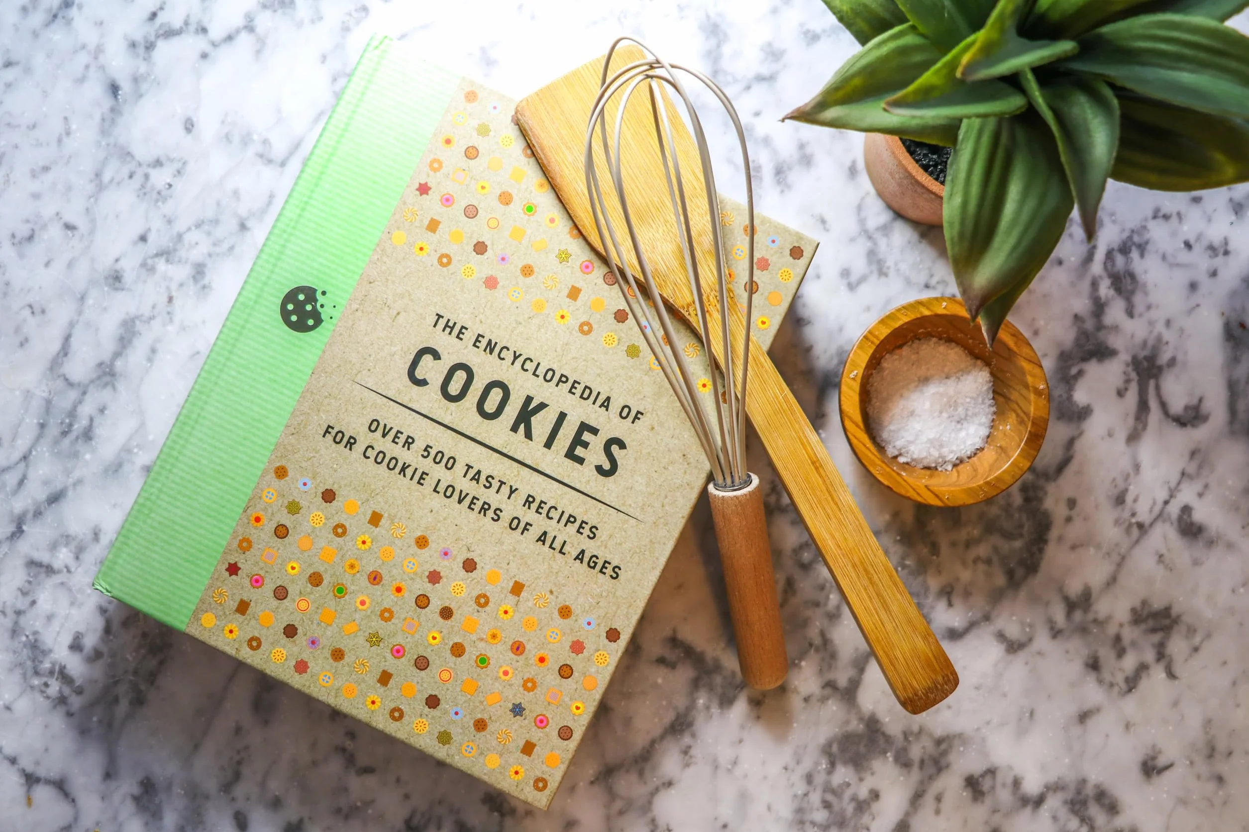 The Encyclopedia of Cookies: Over 500 Tasty Recipes for Cookie Lovers of All Ages