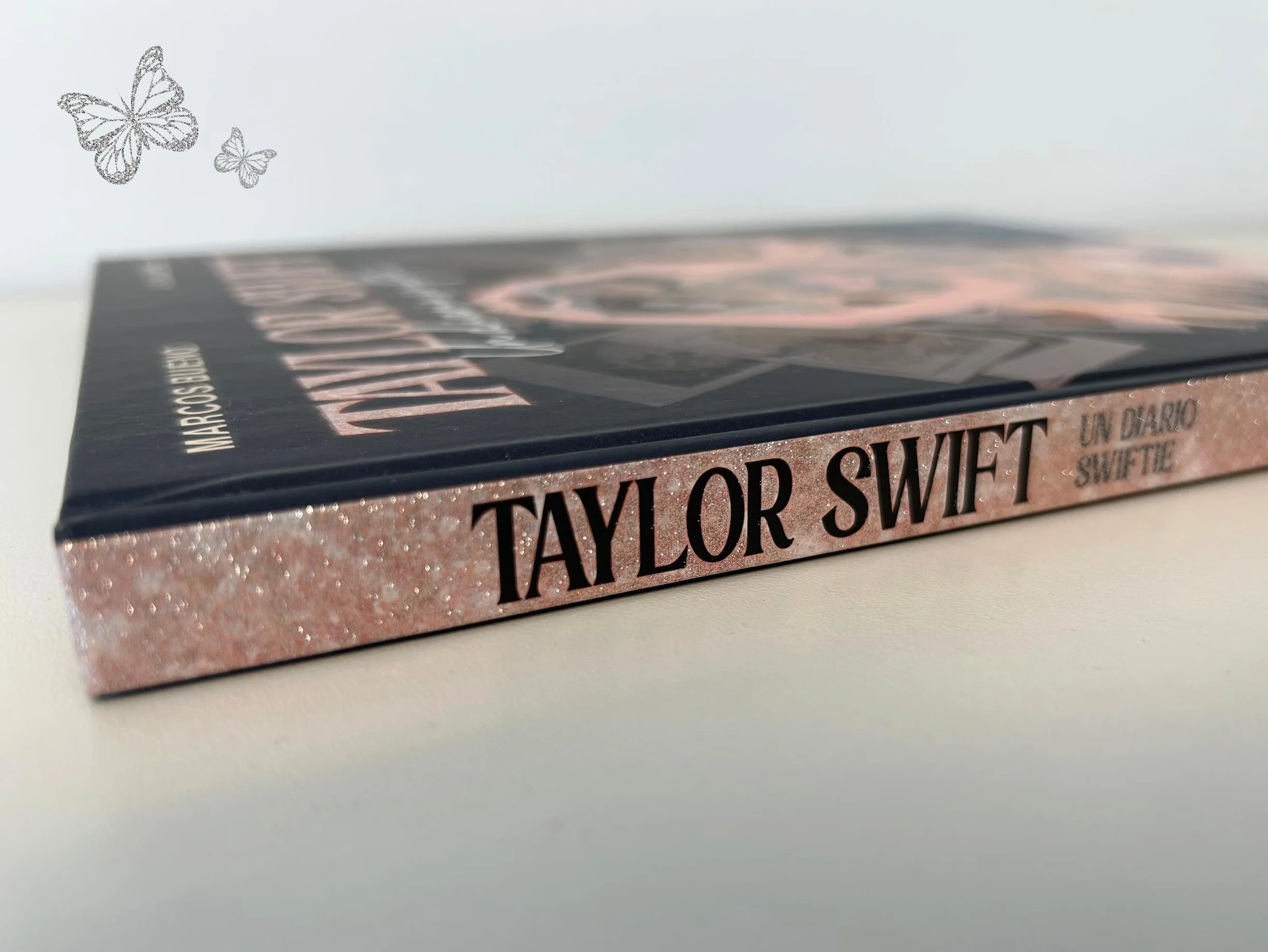 Taylor Swift: Un Diario Swiftie / Taylor Swift: A Swiftie Diary