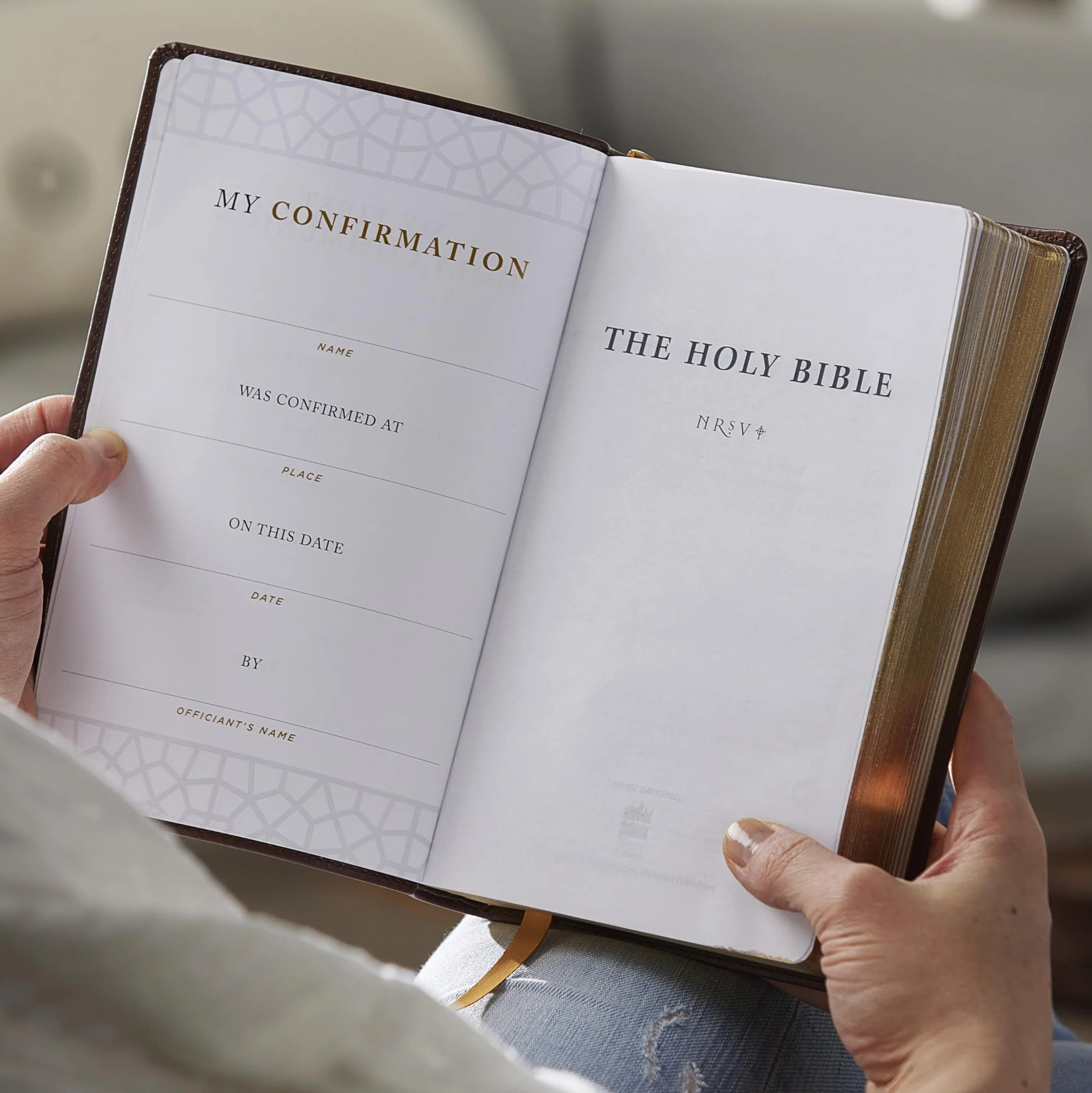 Catholic Bible, White Leathersoft, Comfort Print, New Revised Standard Version, Sacraments of Initiation Edition