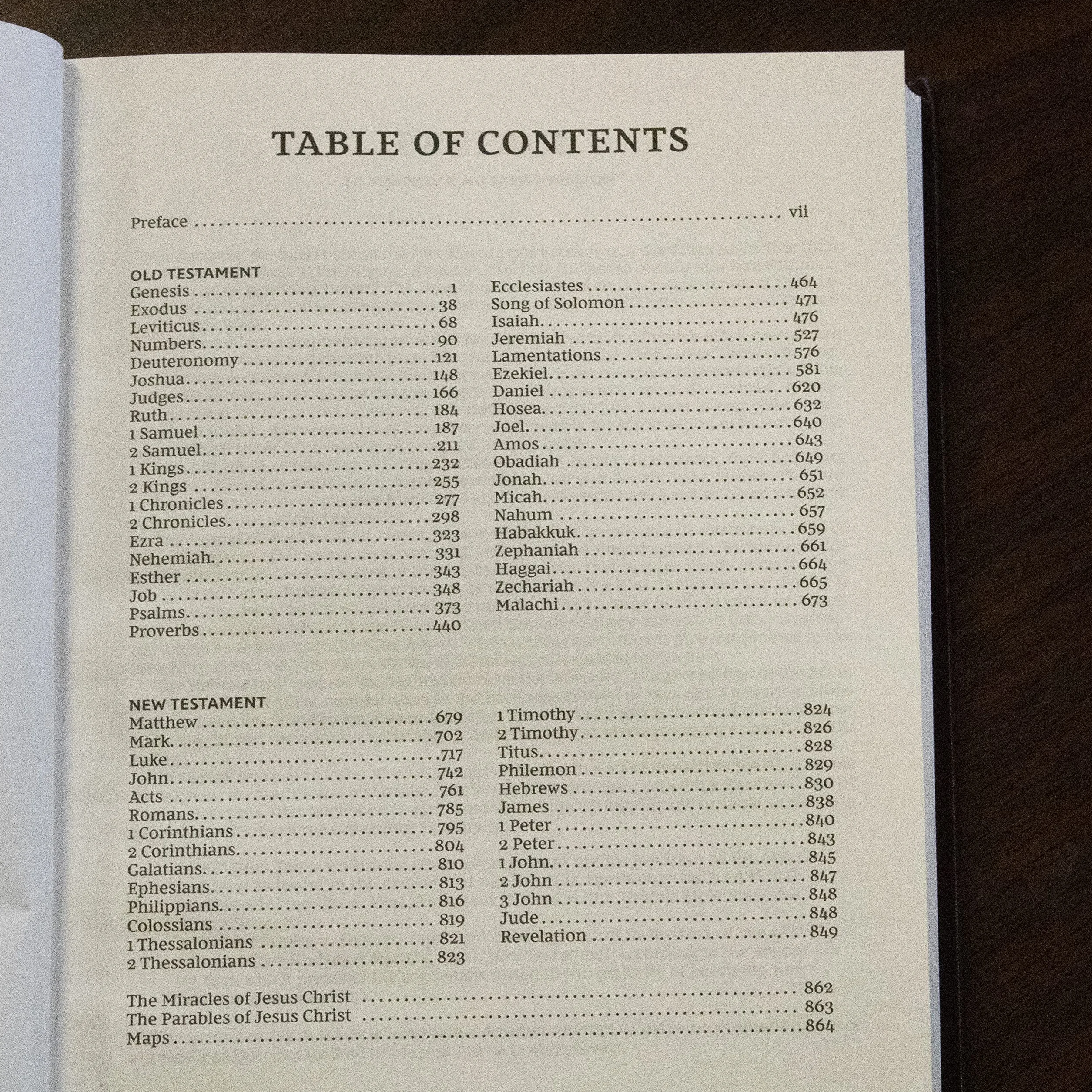 NKJV, Pew Bible, Hardcover, Burgundy, Red Letter Edition: Holy Bible, New King James Version