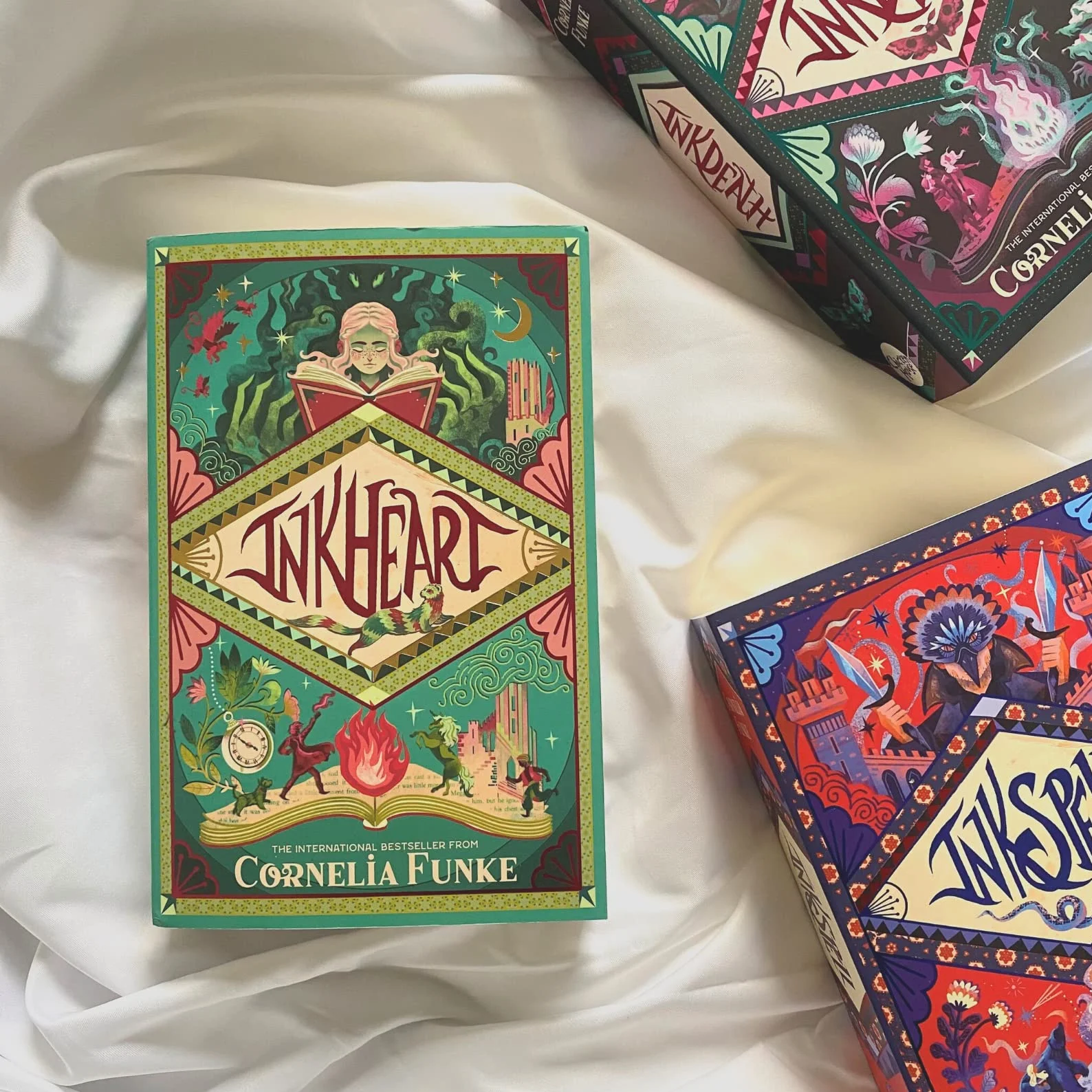 Inkheart: the bestselling fantasy adventure, now on Netflix (Inkheart trilogy book 1)