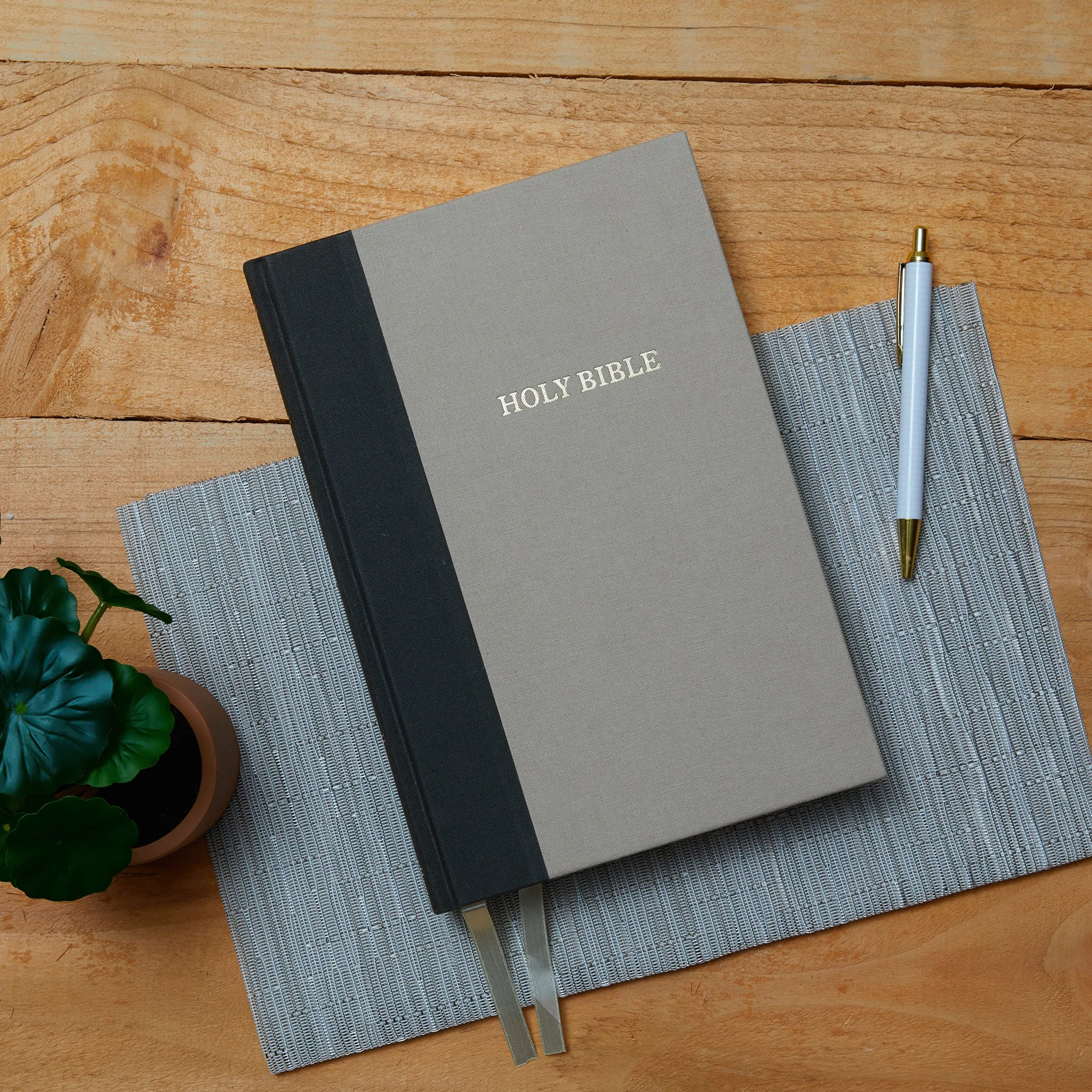 KJV, Reference Bible, Super Giant Print, Hardcover, Green/Tan, Red Letter Edition: Holy Bible, King James Version
