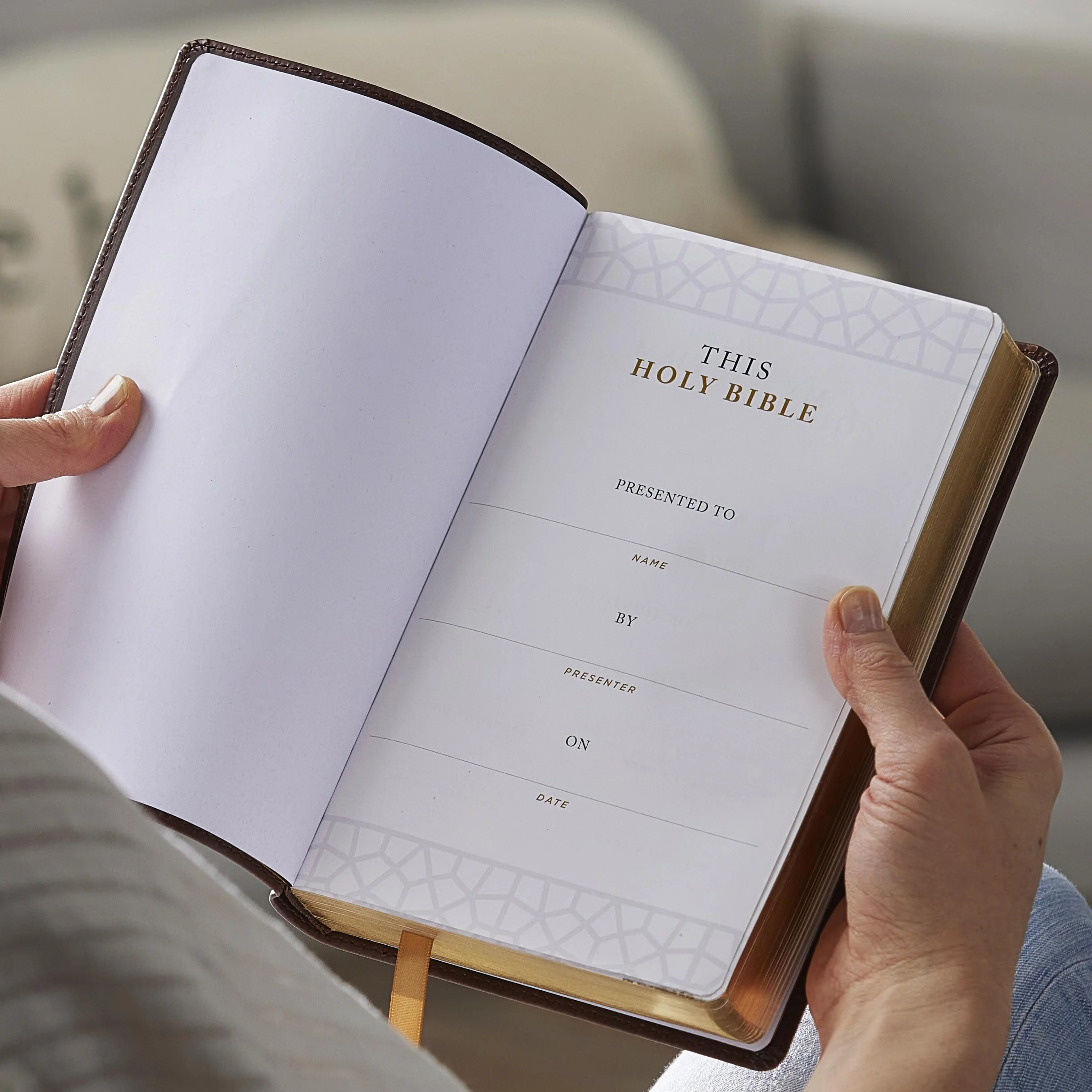 Catholic Bible, White Leathersoft, Comfort Print, New Revised Standard Version, Sacraments of Initiation Edition
