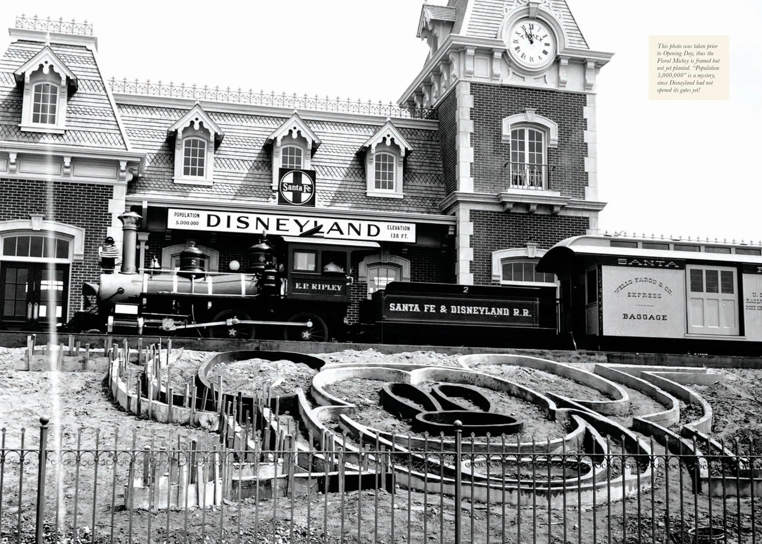 Walt's Disneyland: A Walk in the Park with Walt Disney